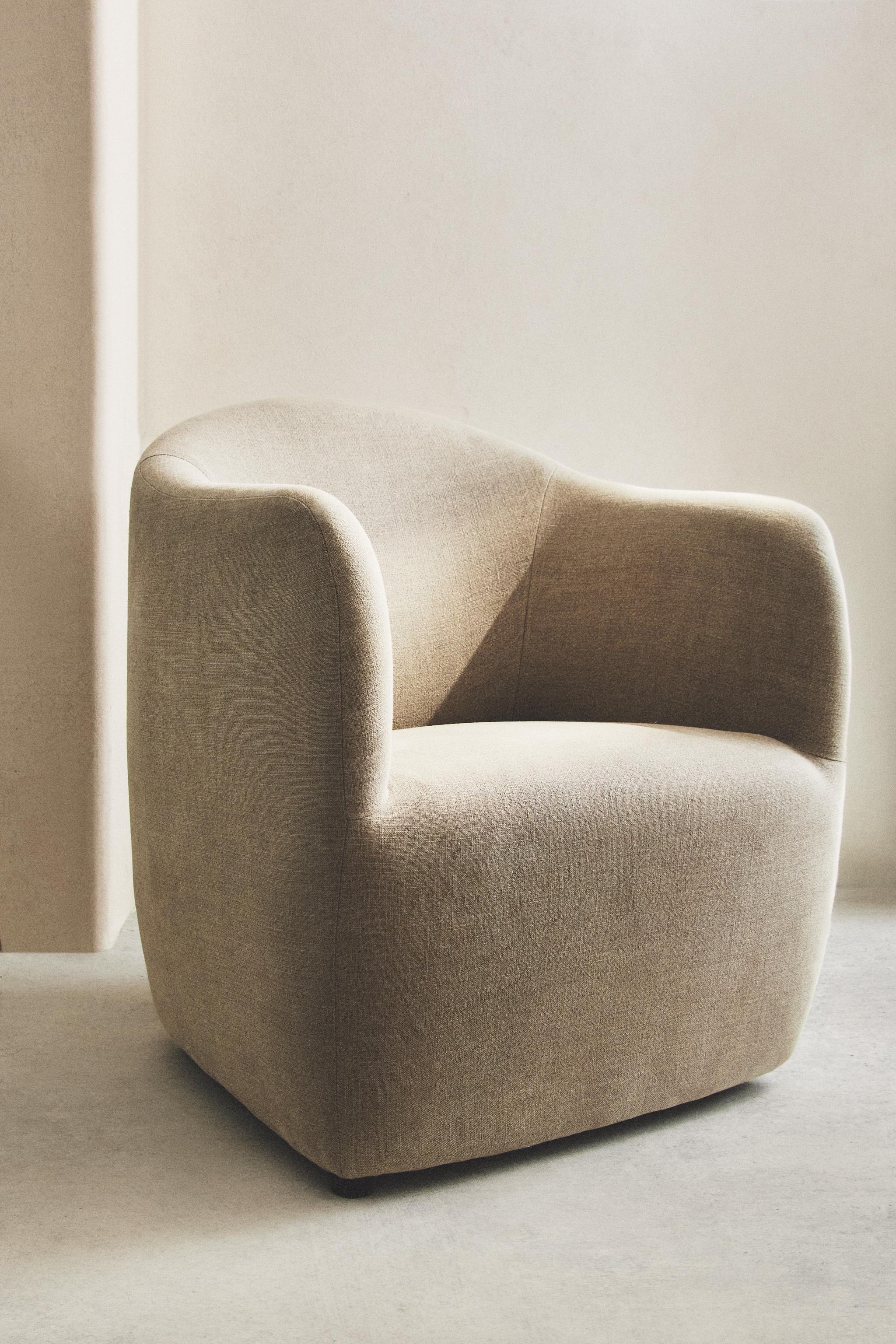LINEN ACCENT CHAIR