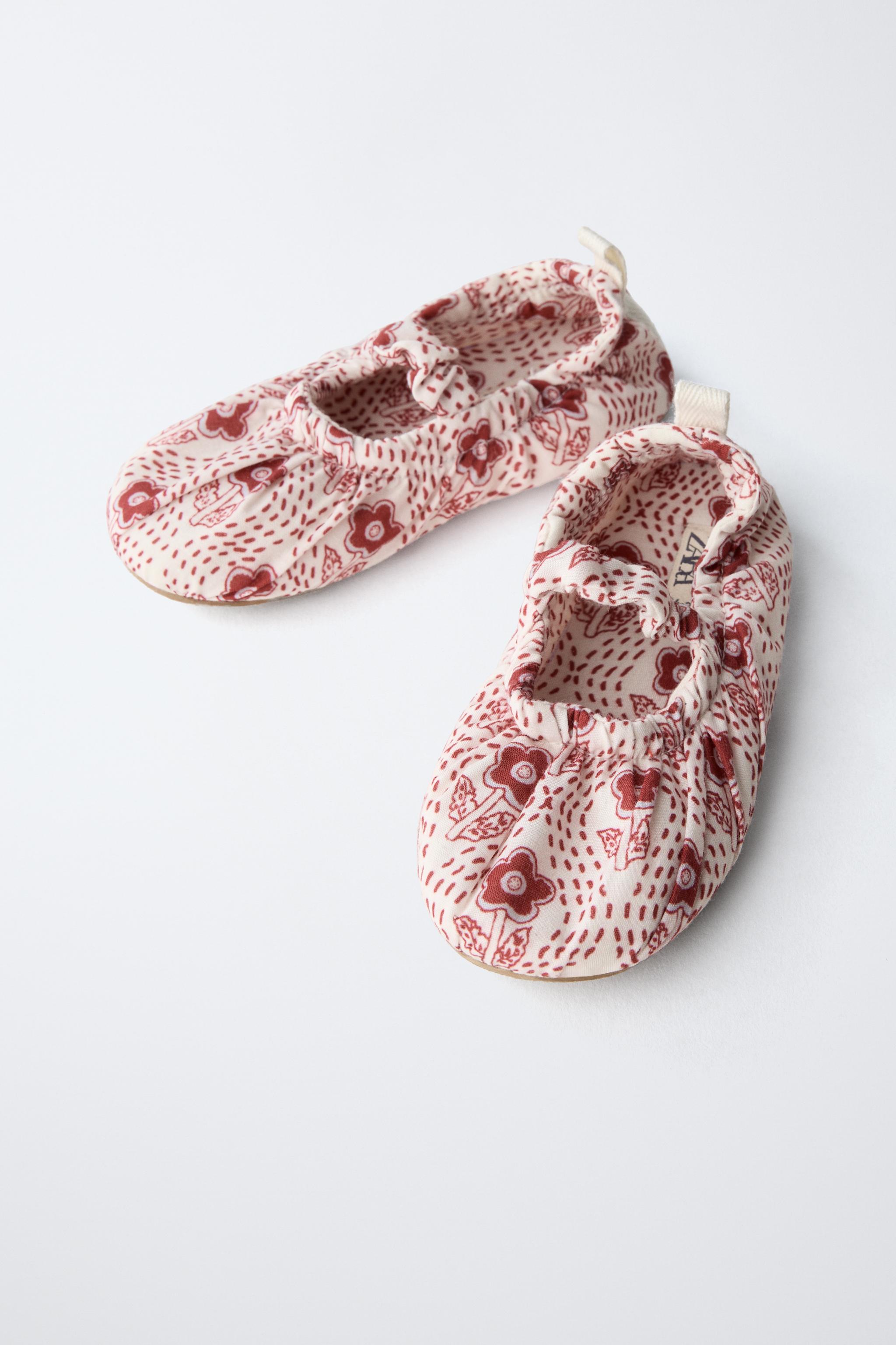 BALLET FLATS WITH DETAIL