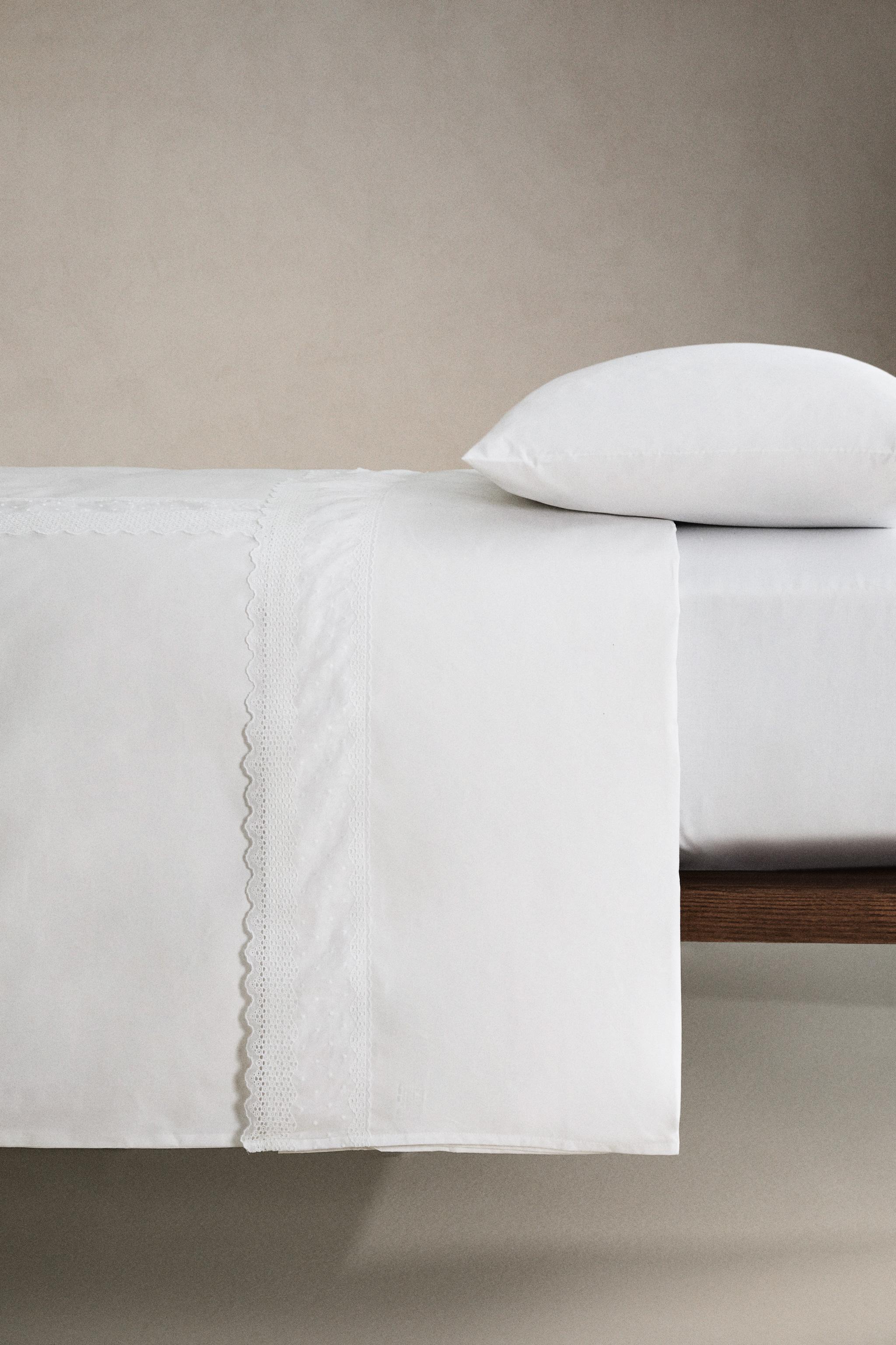 EMBROIDERED DUVET COVER