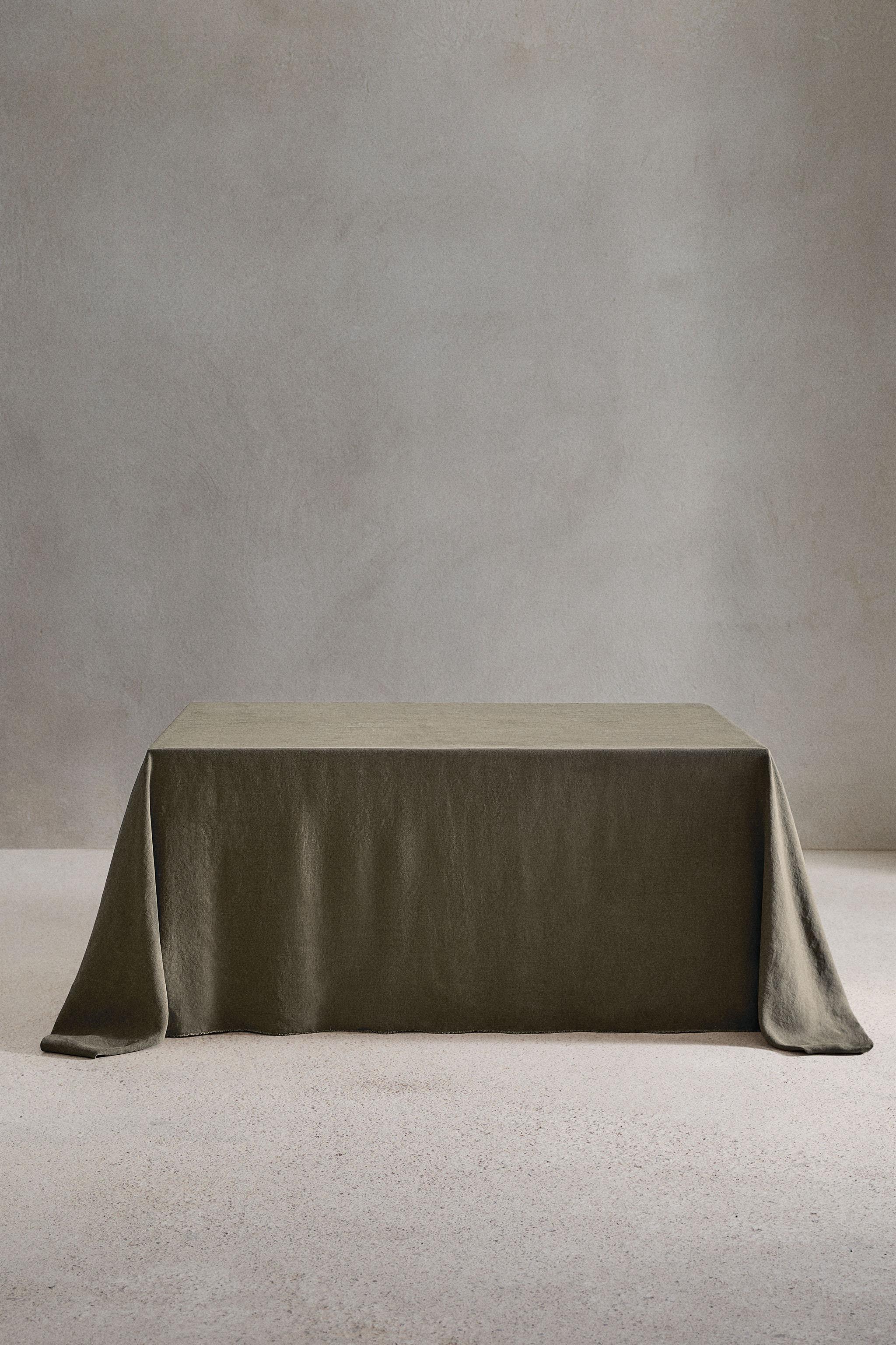 TABLECLOTH 01