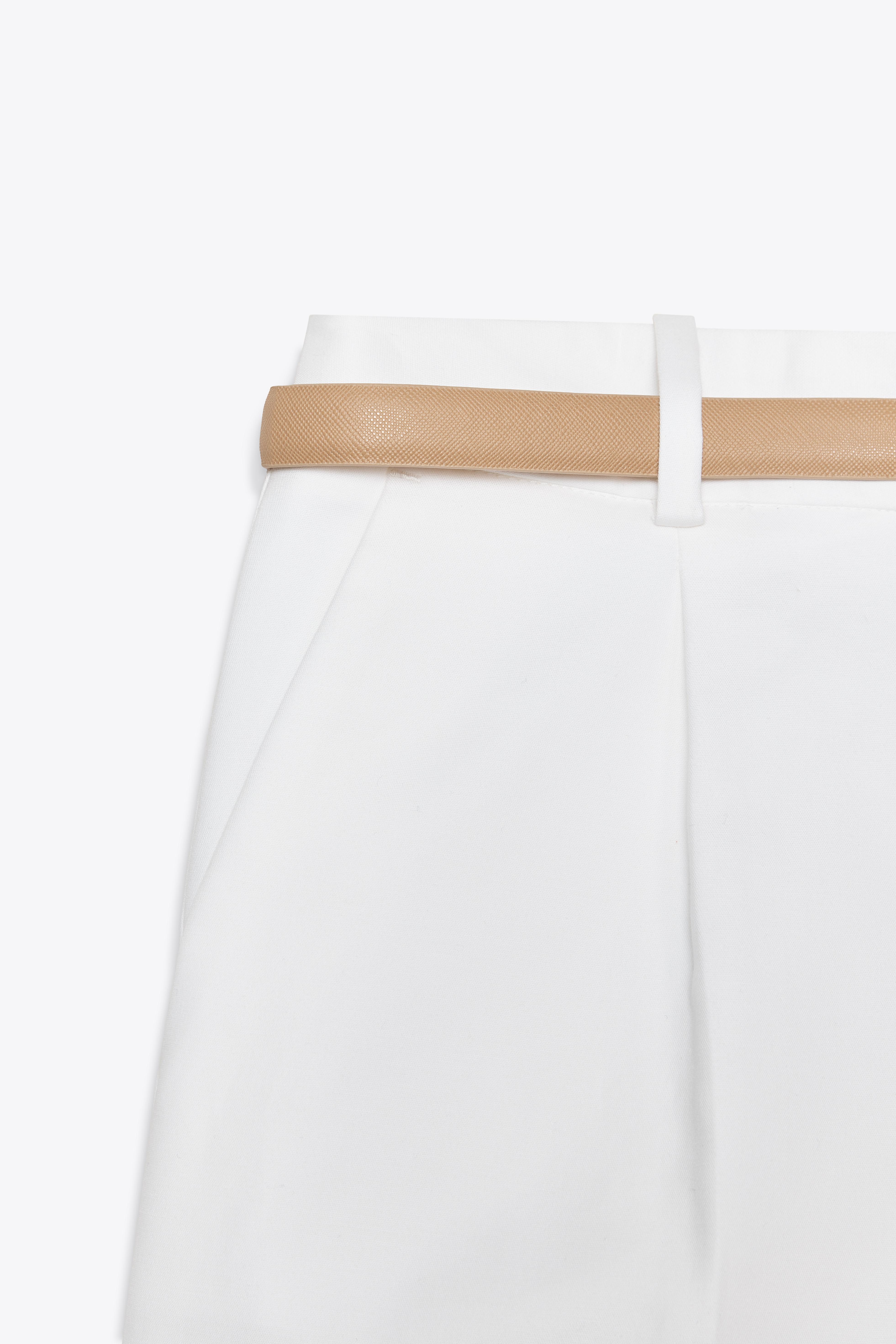 BELTED SHORTS WITH DARTS