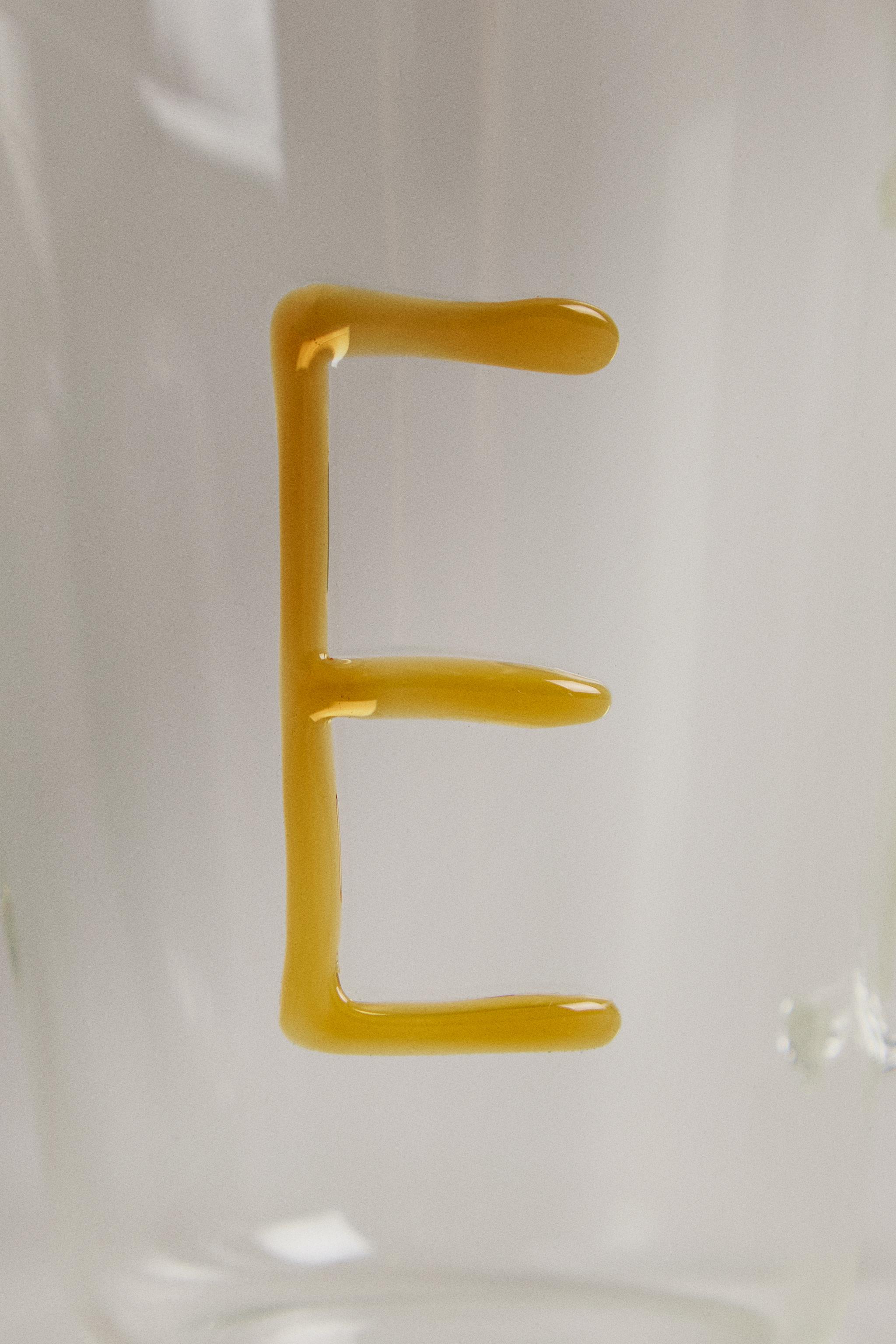 BOROSILICATE MUG WITH INITIAL E