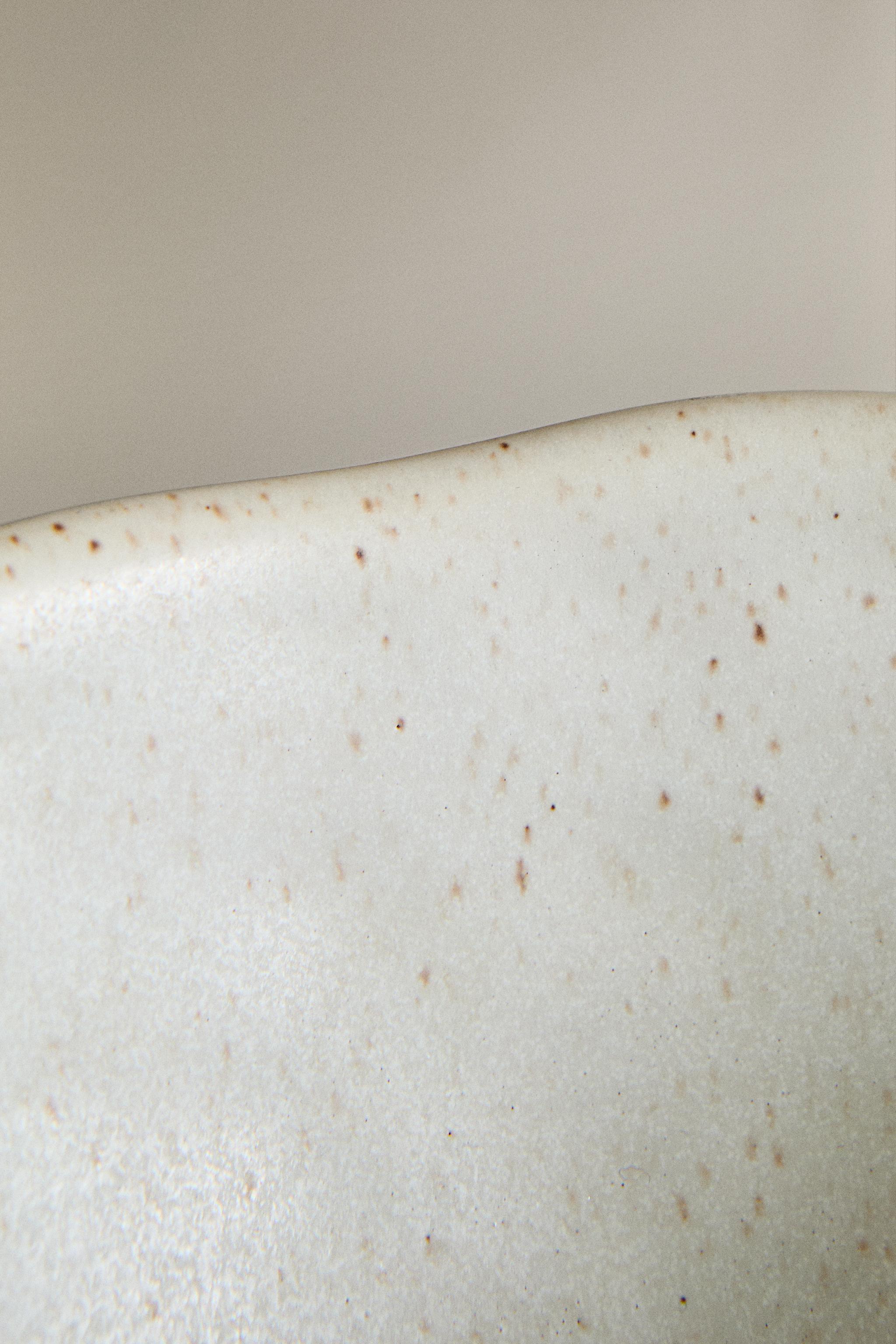 SALAD BOWL WITH RAISED DESIGN