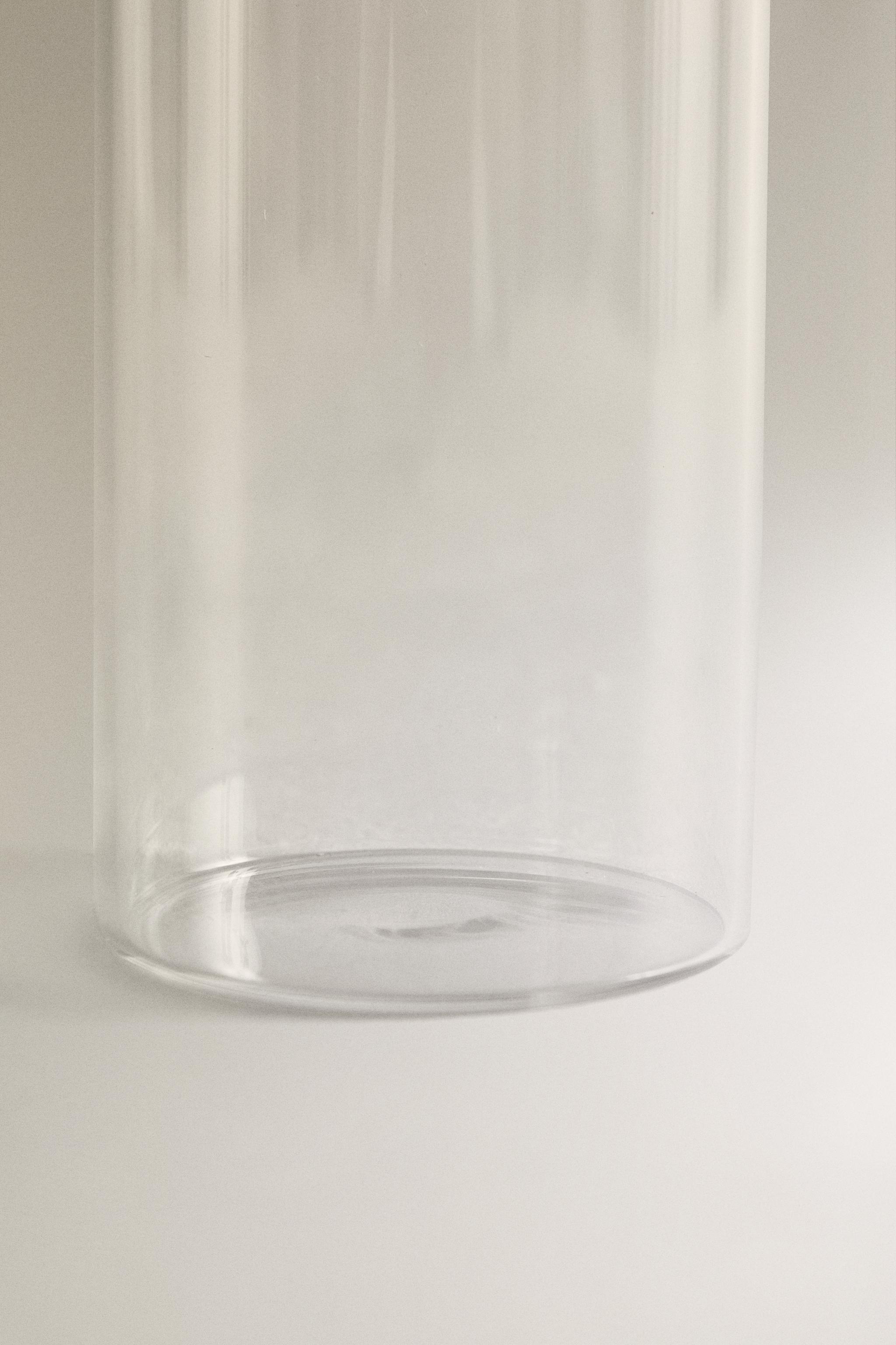 GLASS AND WOOD KITCHEN STORAGE