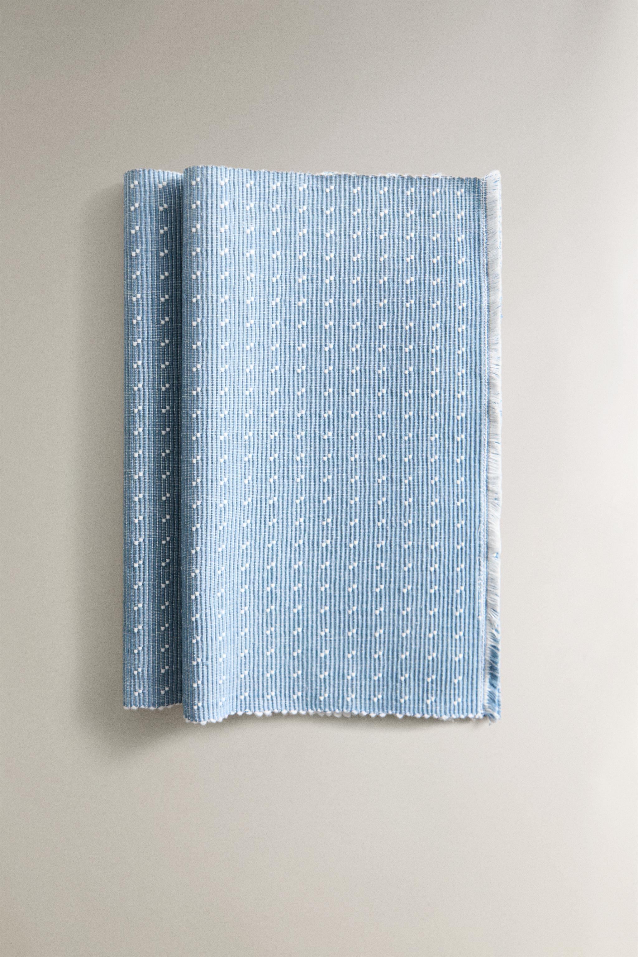 RIBBED DOTTED PLACEMAT