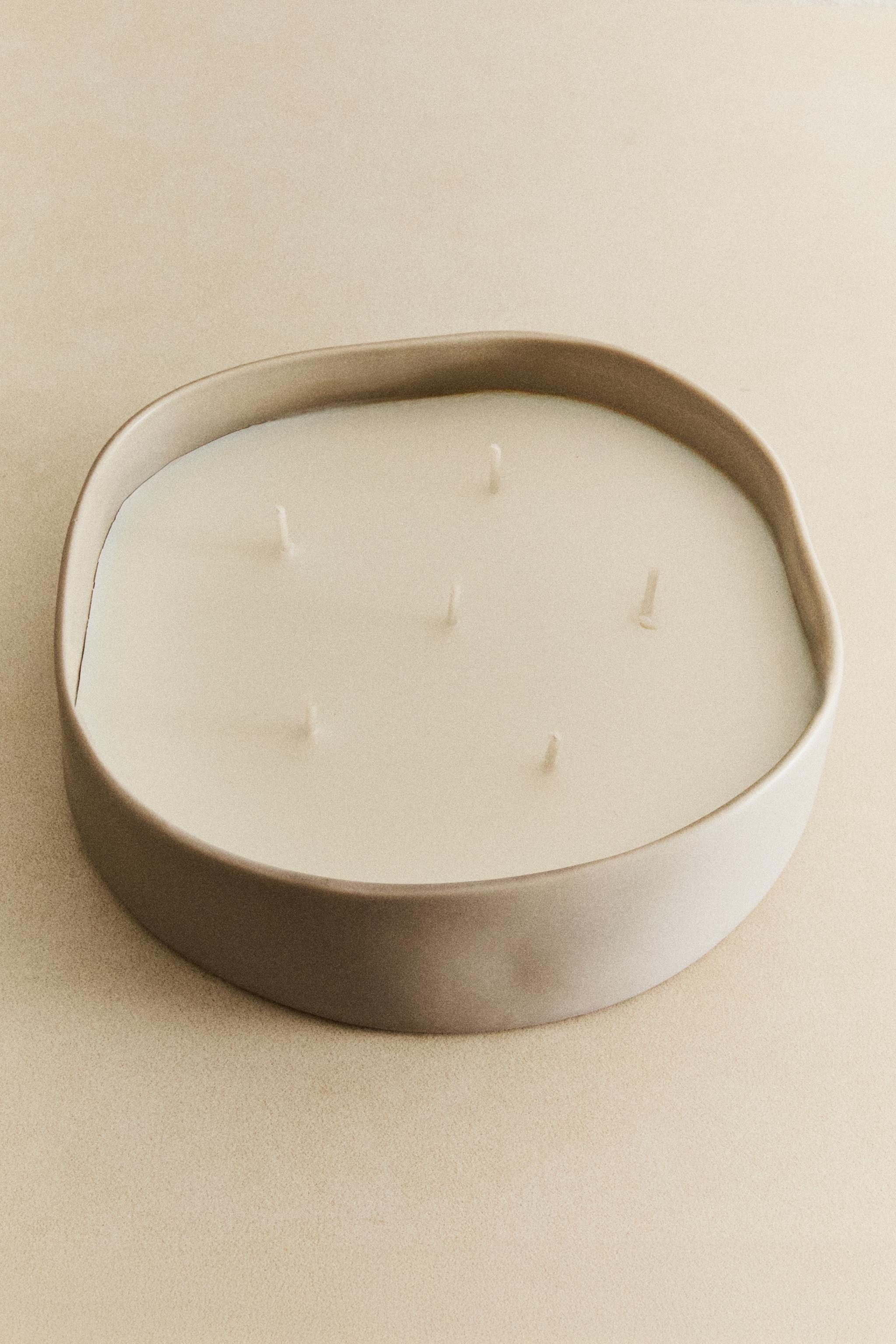 (590 G) FLOR DE NOVIEMBRE SCENTED CANDLE