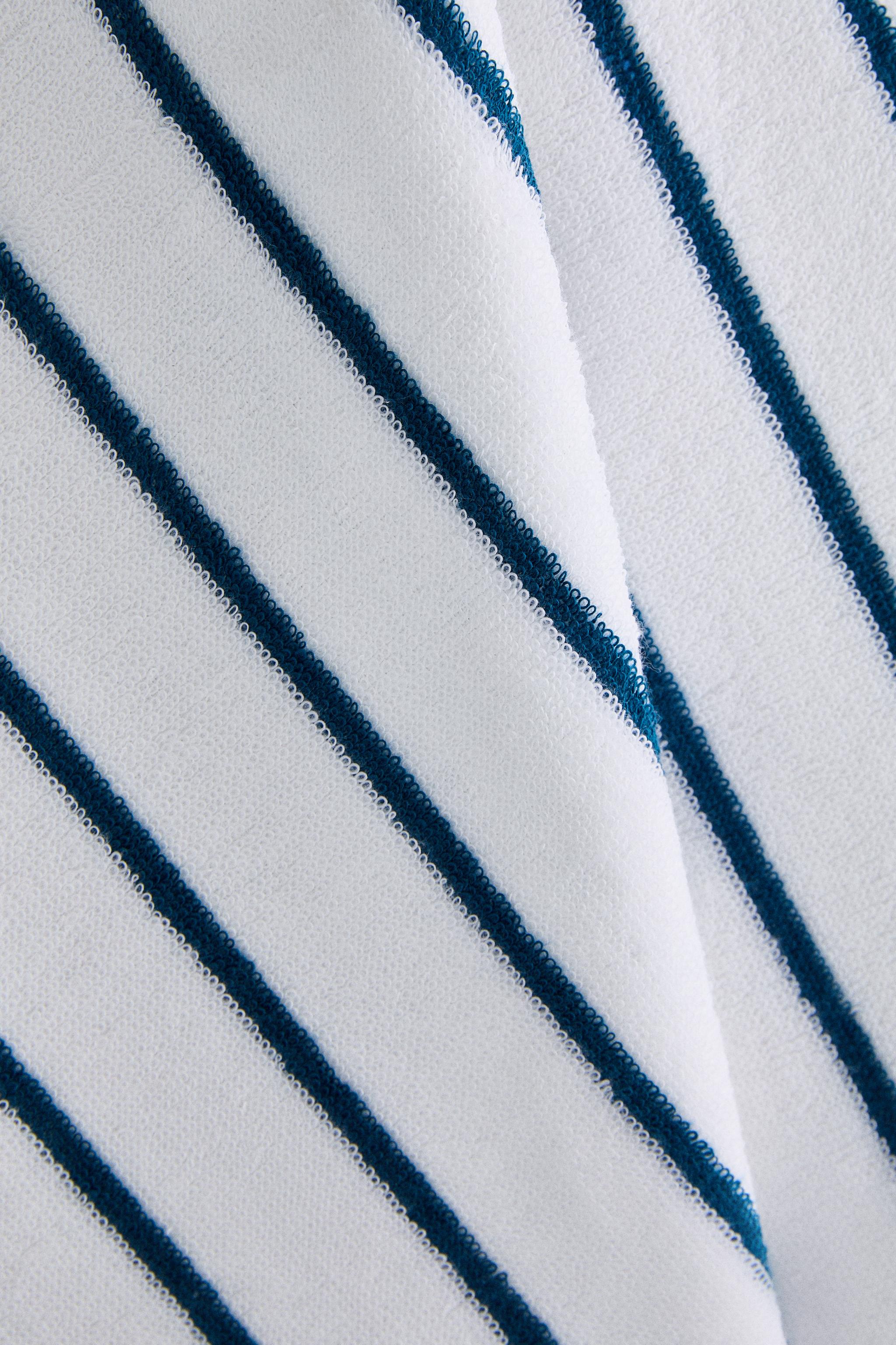 TERRYCLOTH KITCHEN TOWEL WITH STRIPED DESIGN