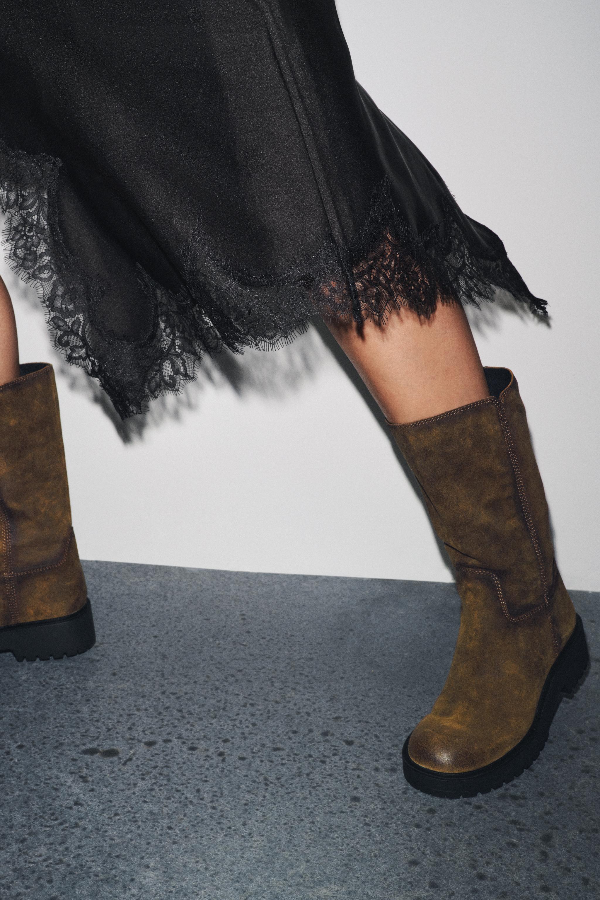DISTRESSED EFFECT SPLIT LEATHER ANKLE BOOTS