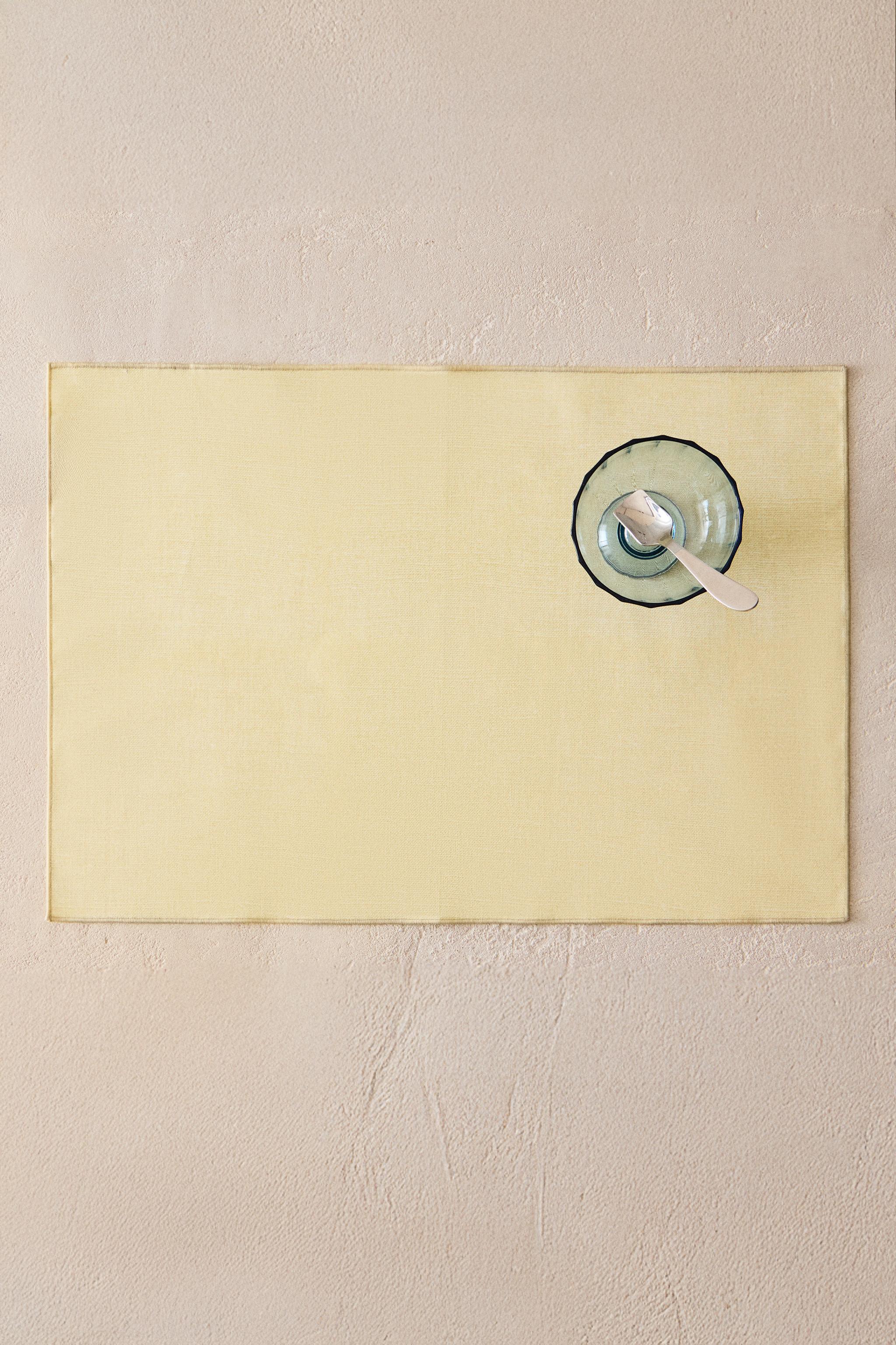 RESIN-COATED OVERLOCK PLACEMAT