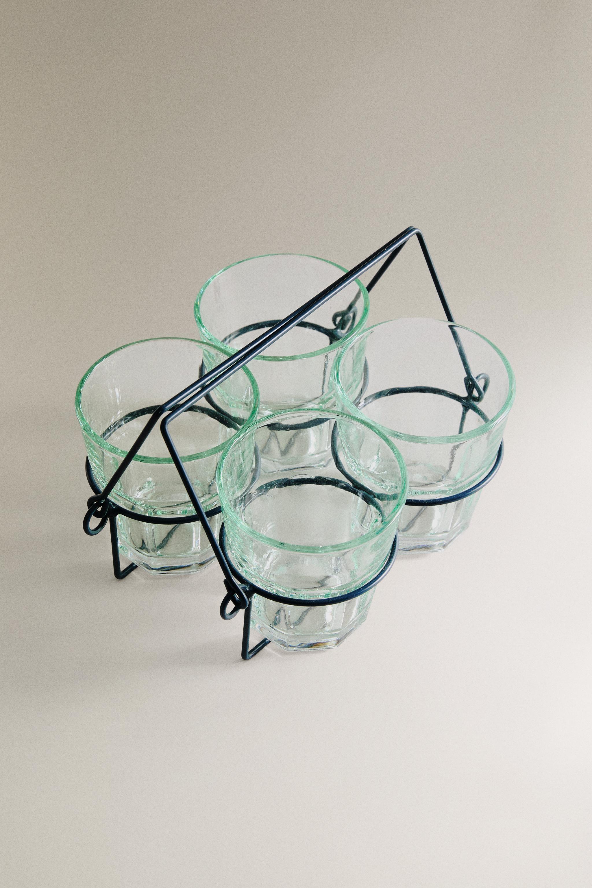 GLASS TUMBLER WITH A RAISED DESIGN