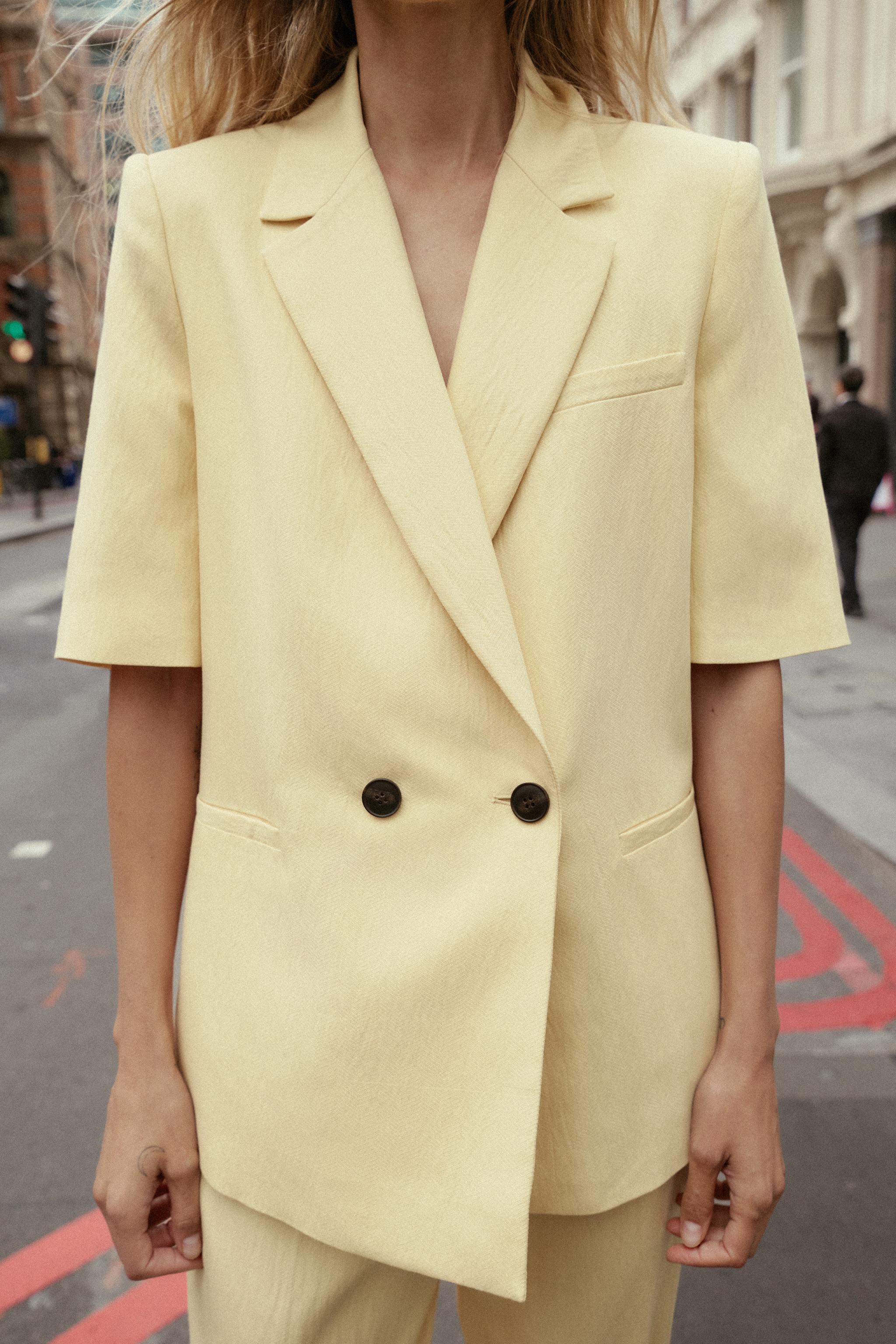 TEXTURED SHORT SLEEVE BLAZER