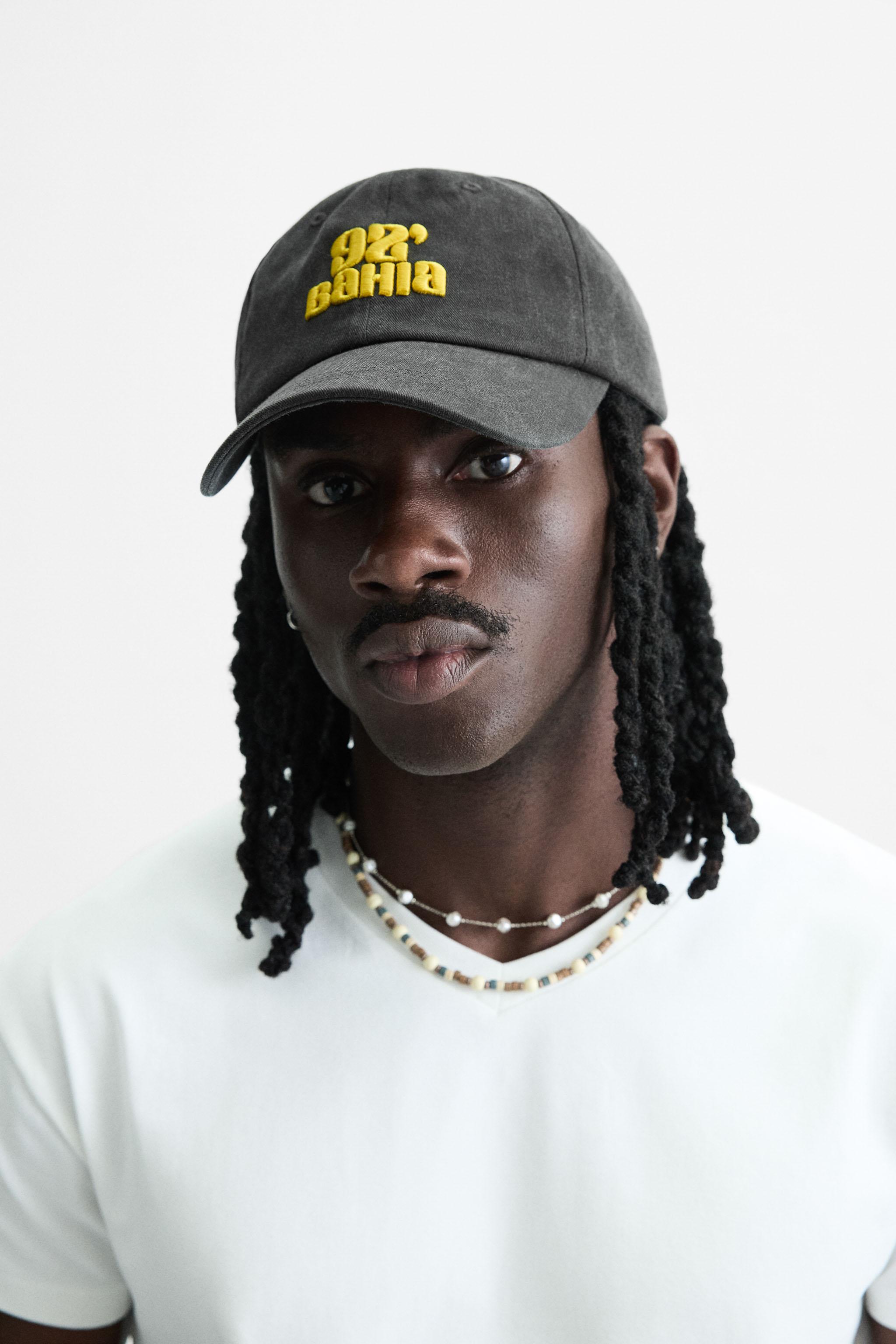 CONTRAST EMBROIDERY CAP