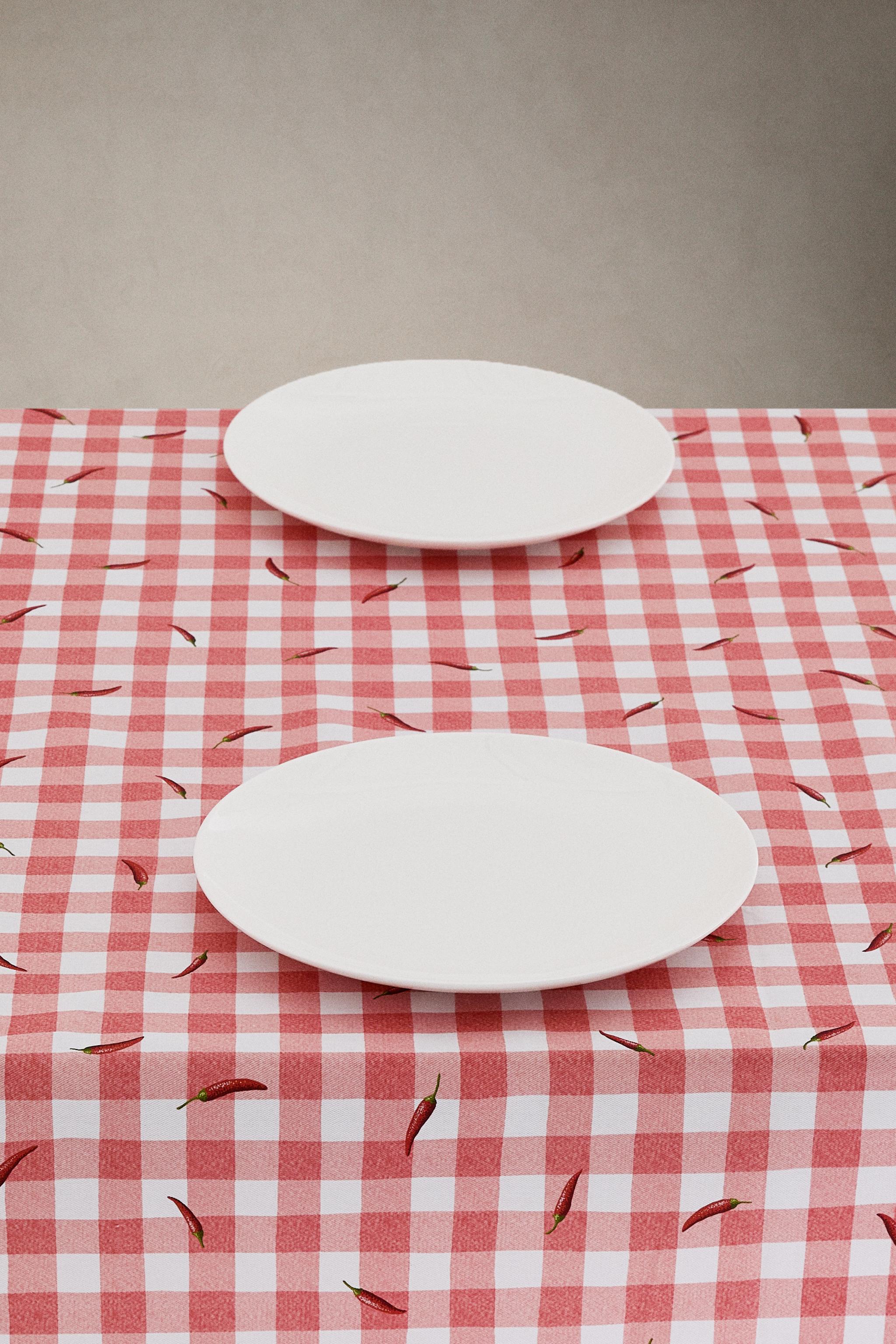 RESIN-COATED COTTON CHILI PEPPER TABLECLOTH