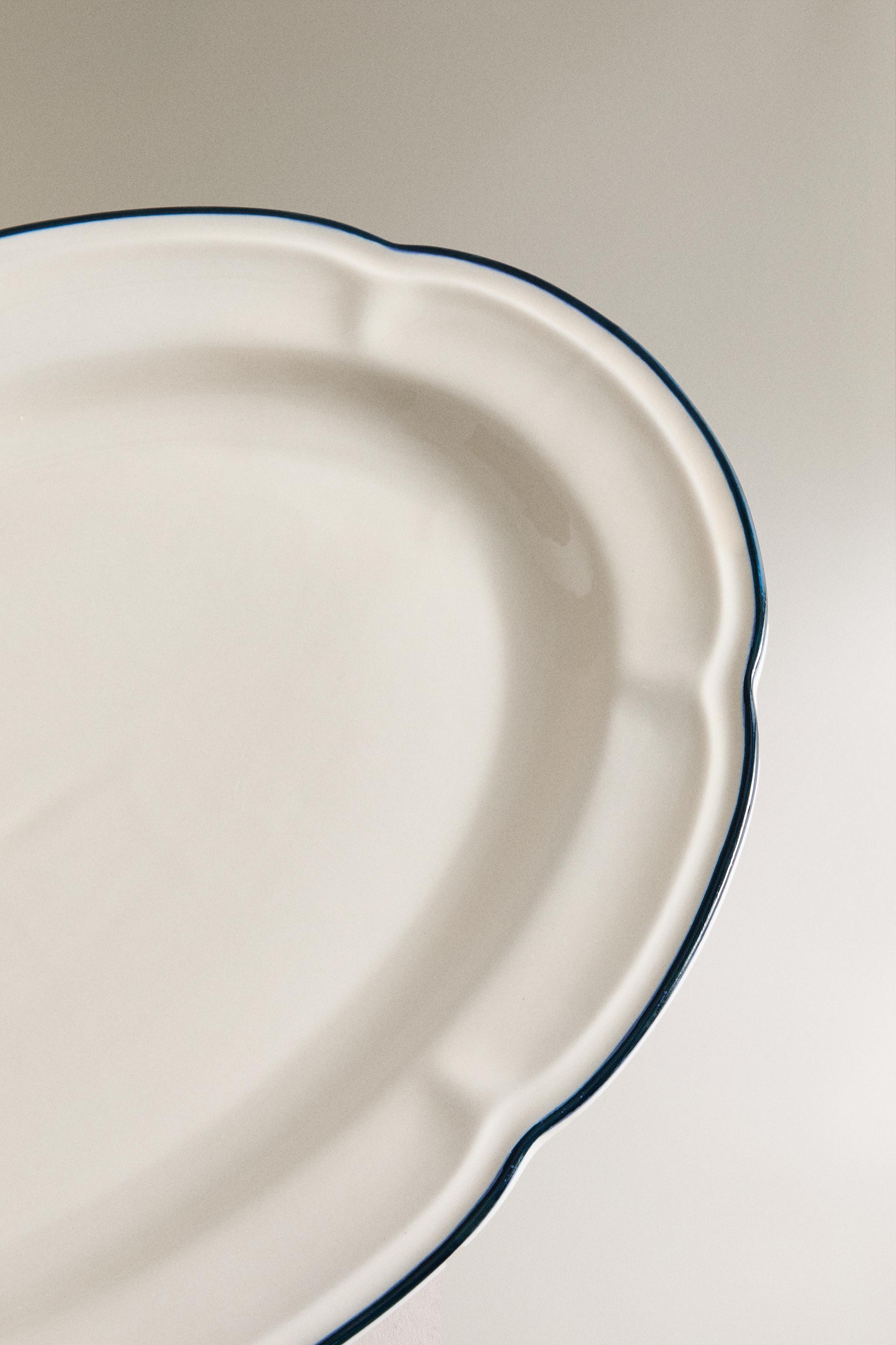 SERVING DISH WITH CONTRAST RIM