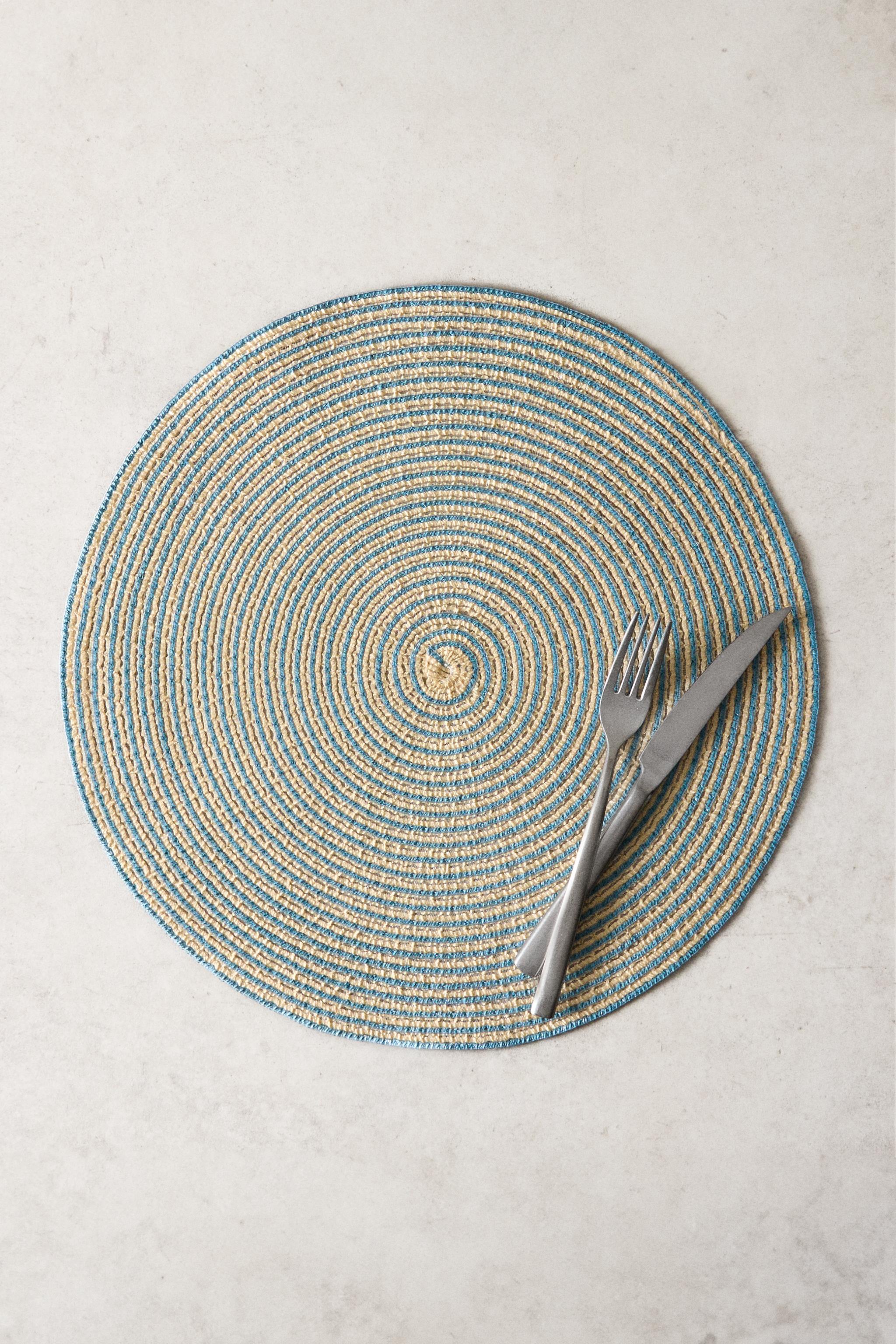 SET OF ROUND PLACEMATS (SET OF 2)