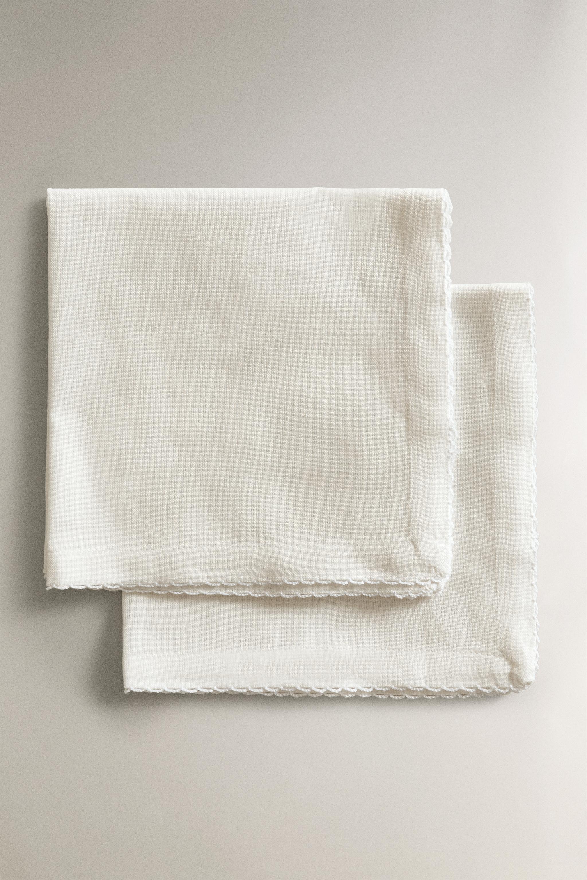 SET OF SCALLOPED NAPKINS (SET OF 2)