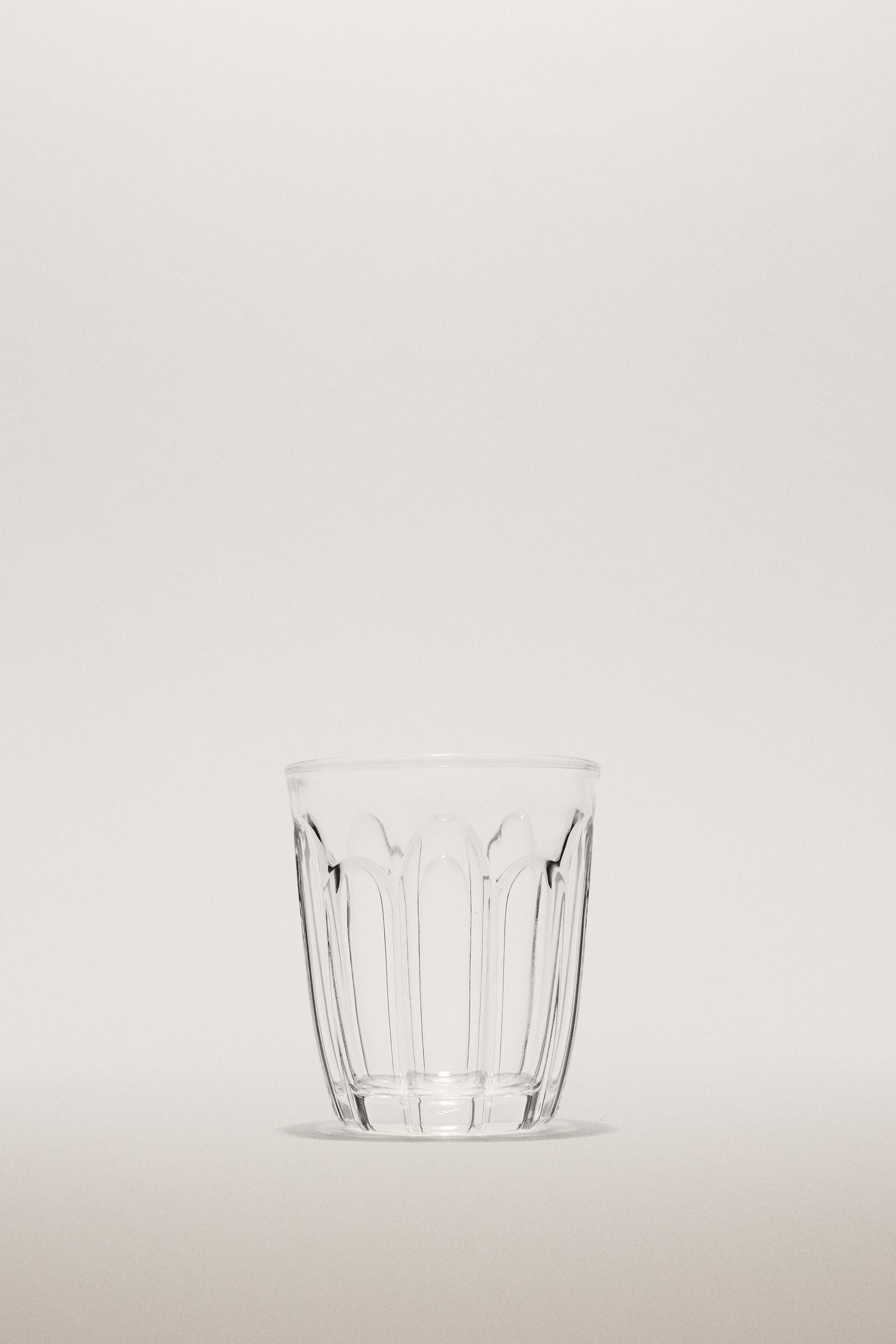 COFFEE TUMBLER WITH RAISED DESIGN