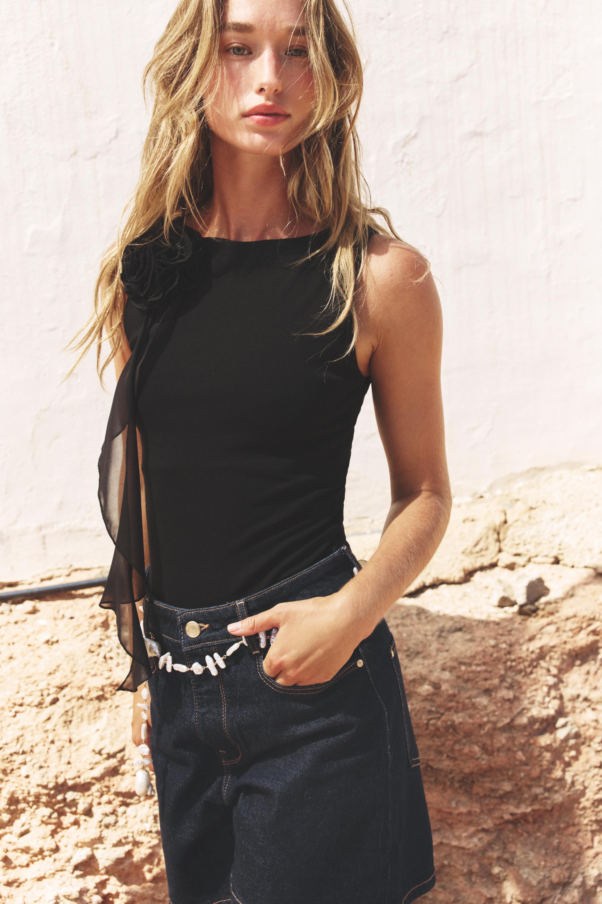 SLEEVELESS FLORAL TOP