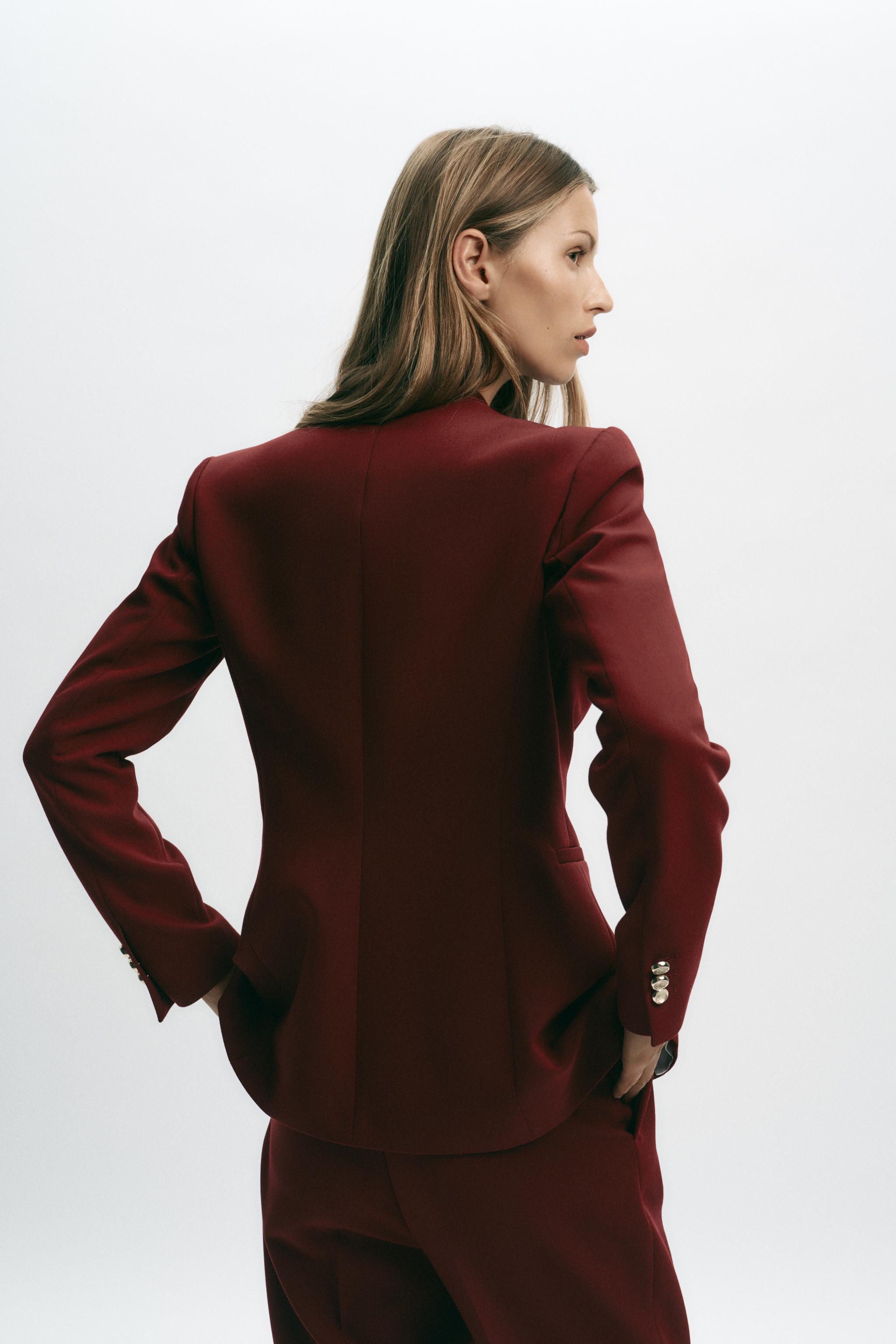 SLEEVELESS TAILORED BLAZER