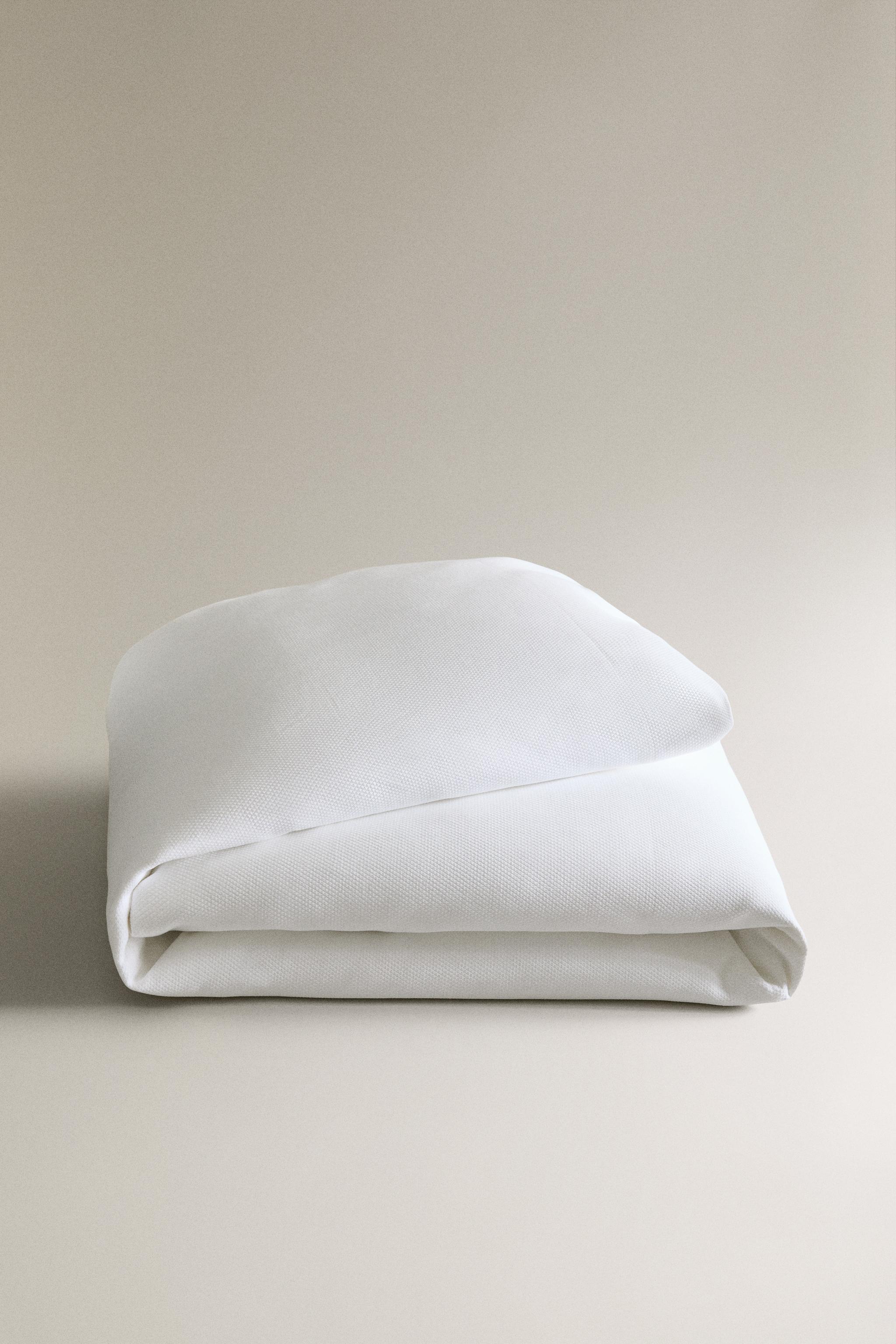 SQUARE BEDSPREAD WITH EDGE