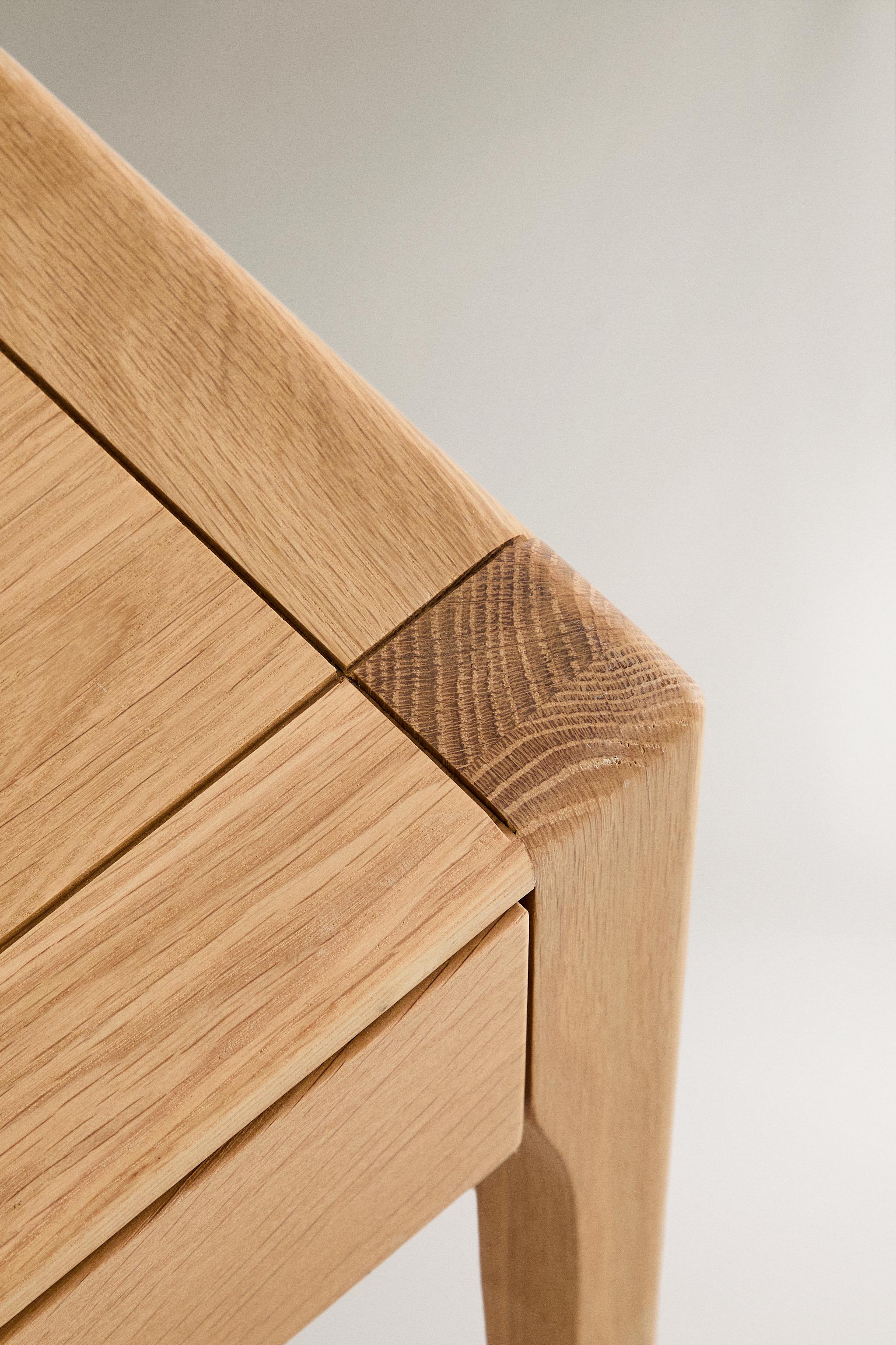 OAK NIGHTSTAND WITH DRAWER