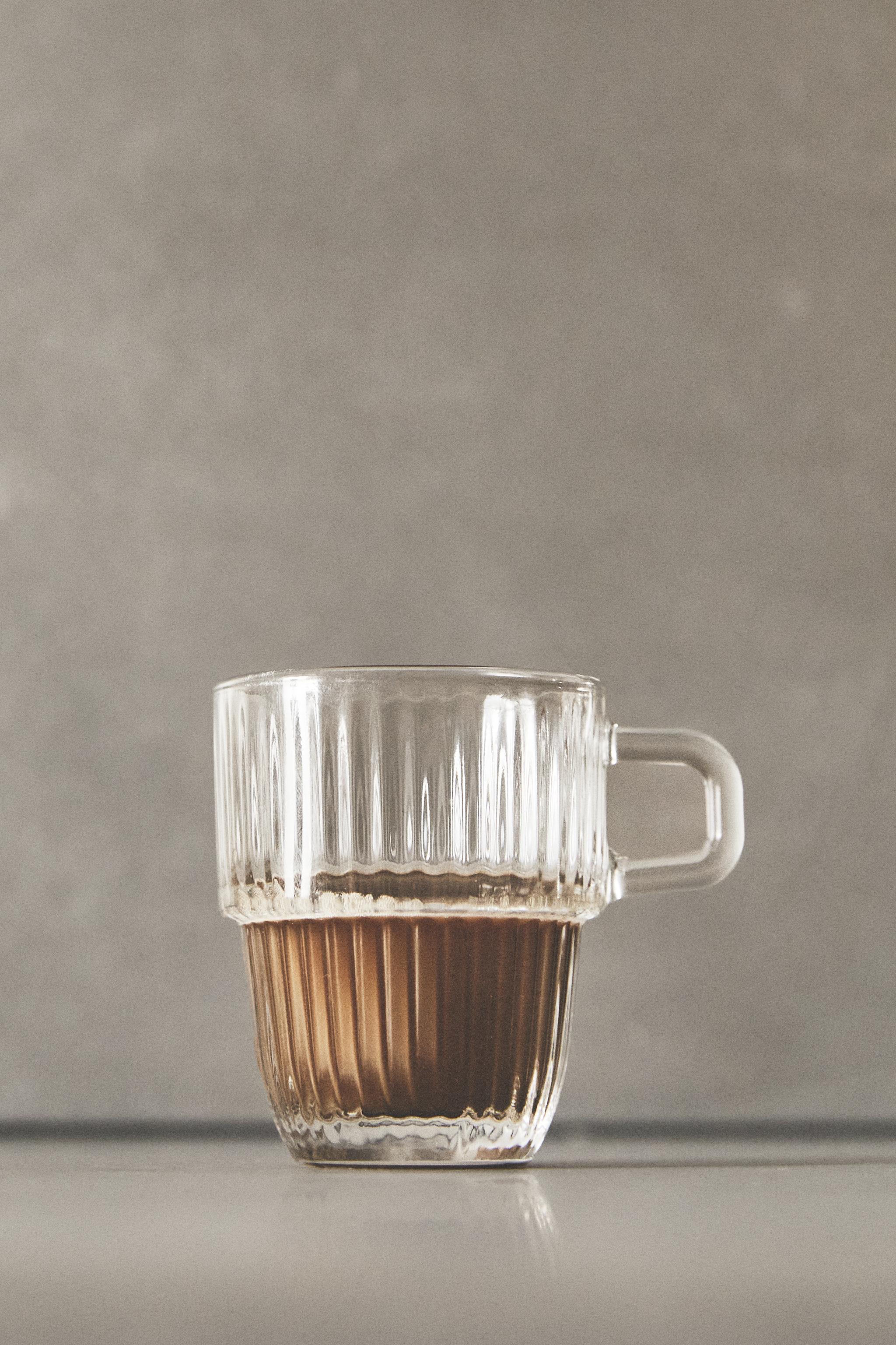 GLASS ESPRESSO CUP WITH A RAISED DESIGN