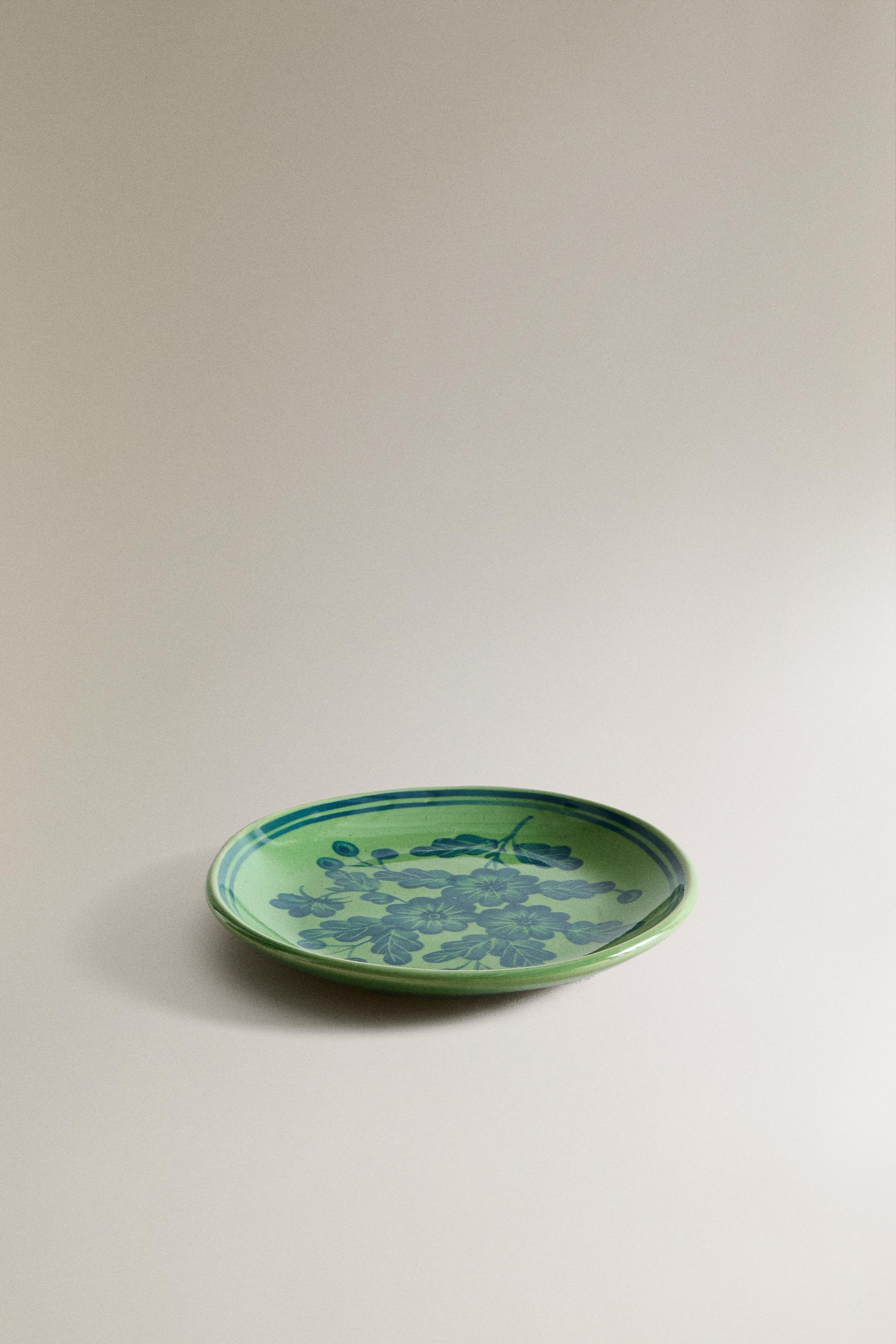 STONEWARE DINNER PLATE WITH FLORAL MOTIFS