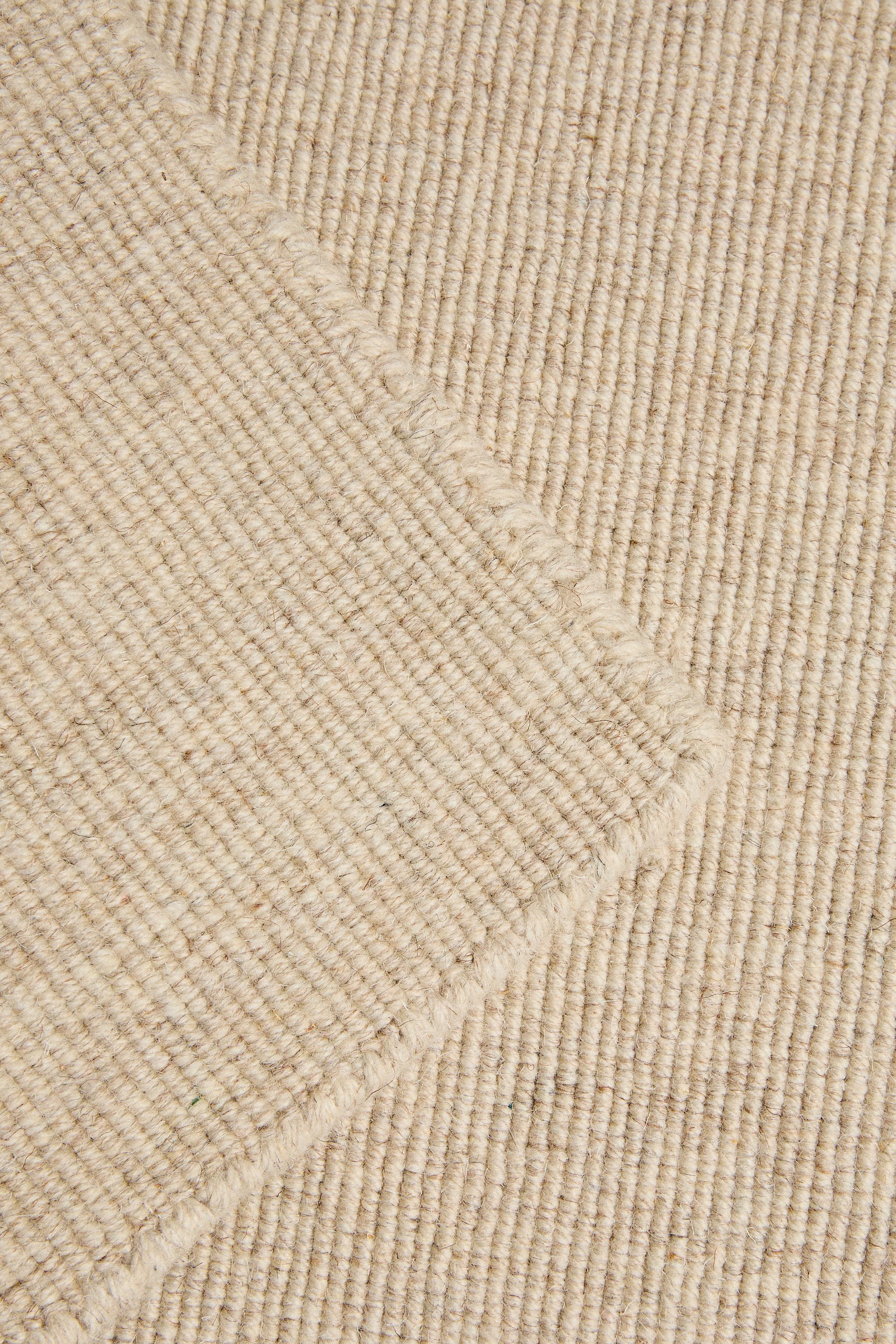 WOOL AREA RUG WITH SCALLOPED LINES
