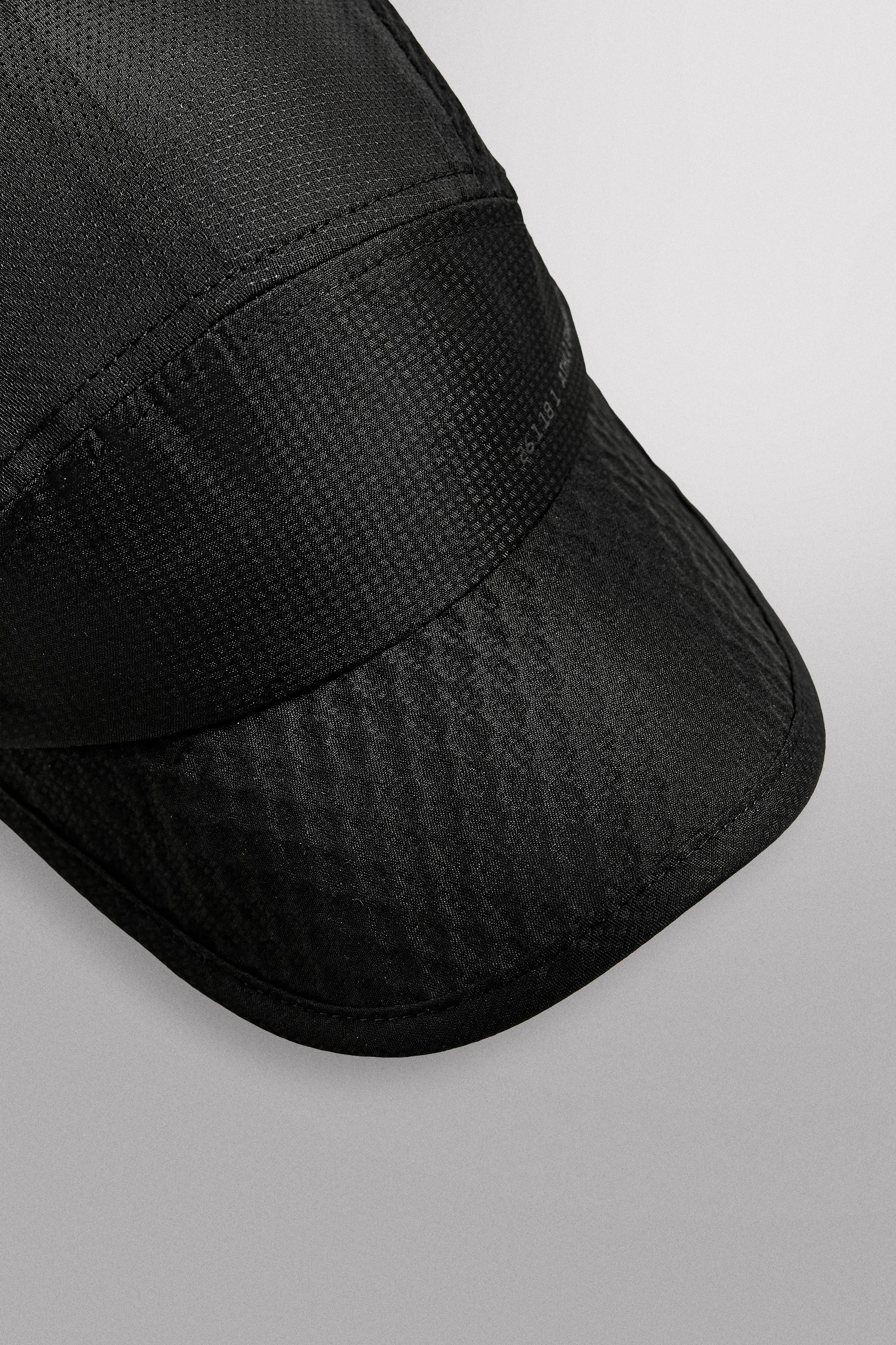 PERFORATED TECHNICAL CAP