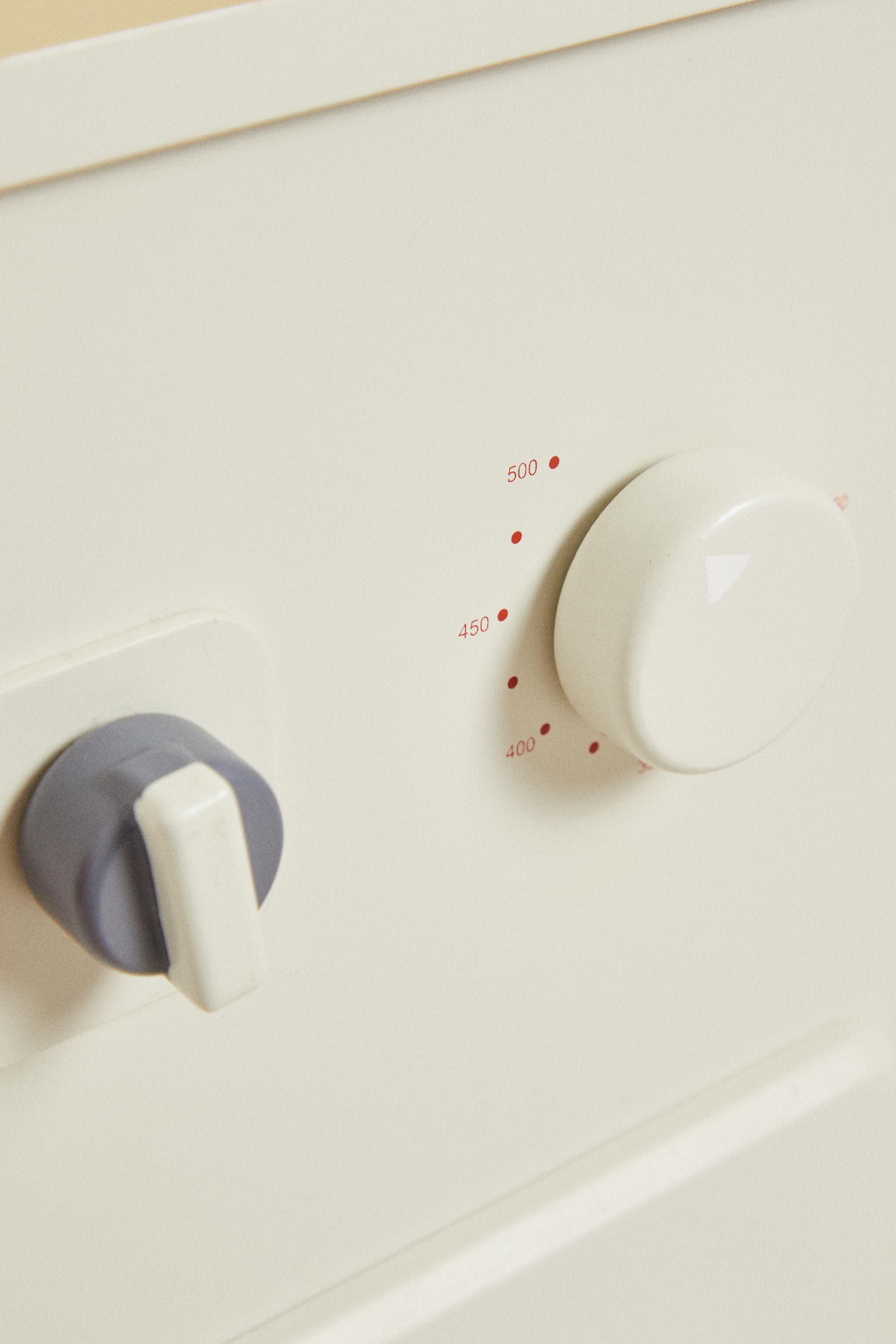 CHILDREN'S WOODEN PLAY KITCHEN