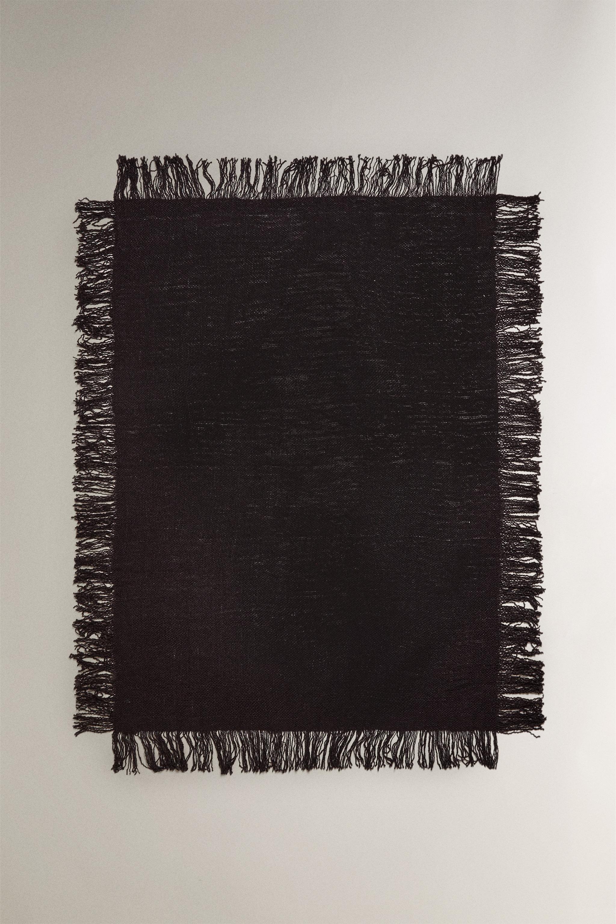 DECORATIVE FRINGED BLANKET