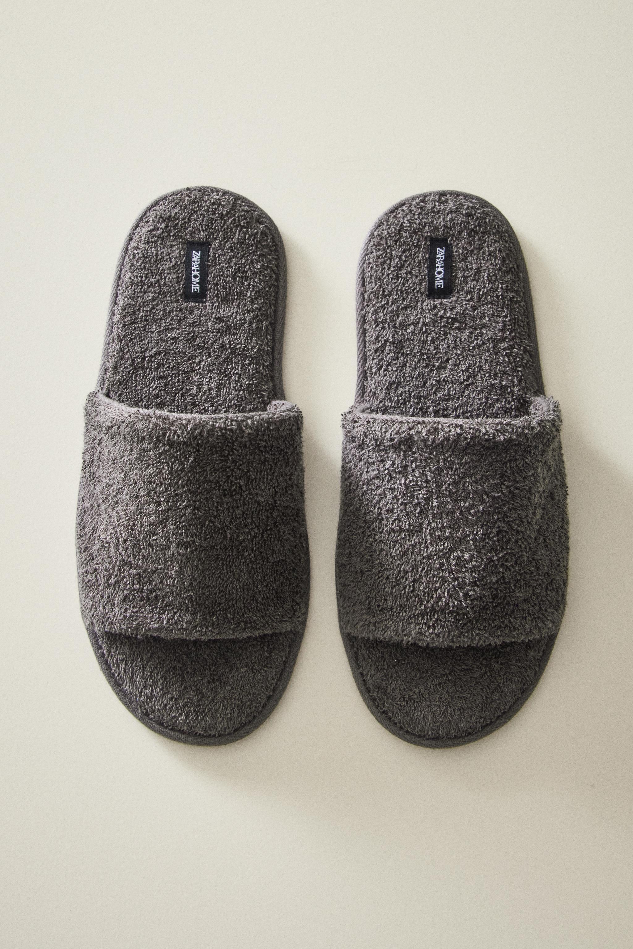 OPEN TERRYCLOTH BATHROOM SLIPPERS