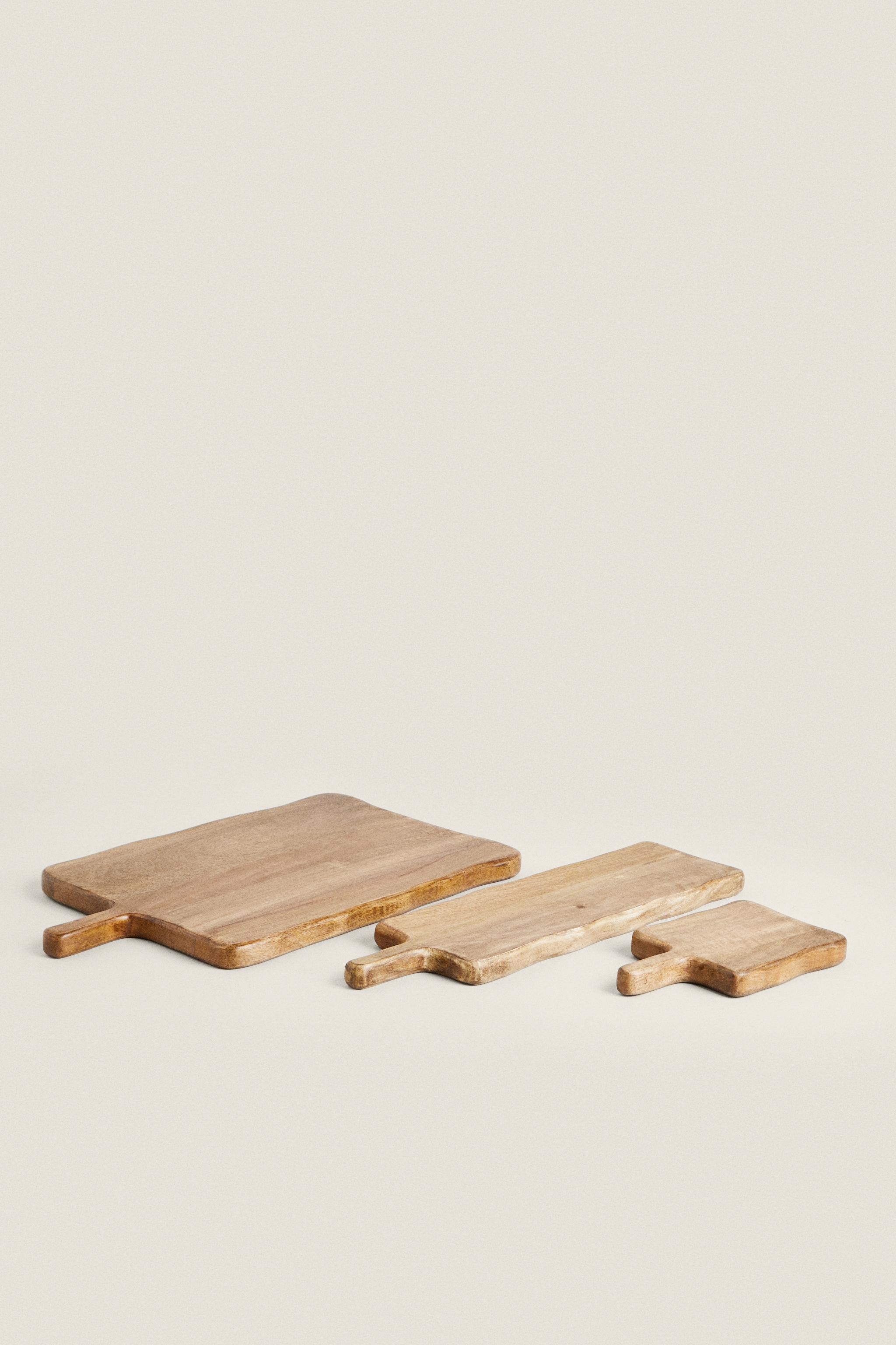 IRREGULAR WOODEN CUTTING BOARD