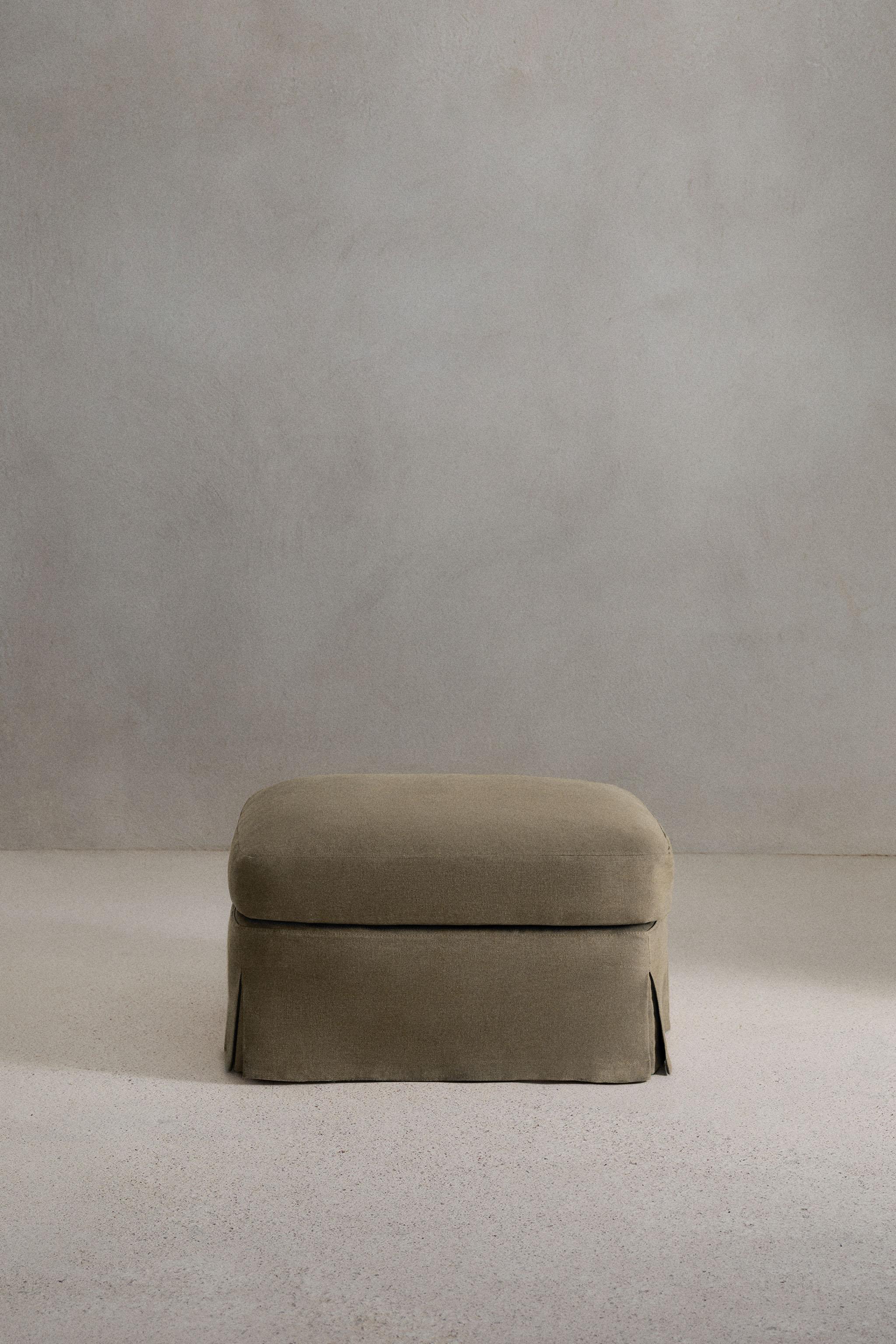 FOOTSTOOL 01