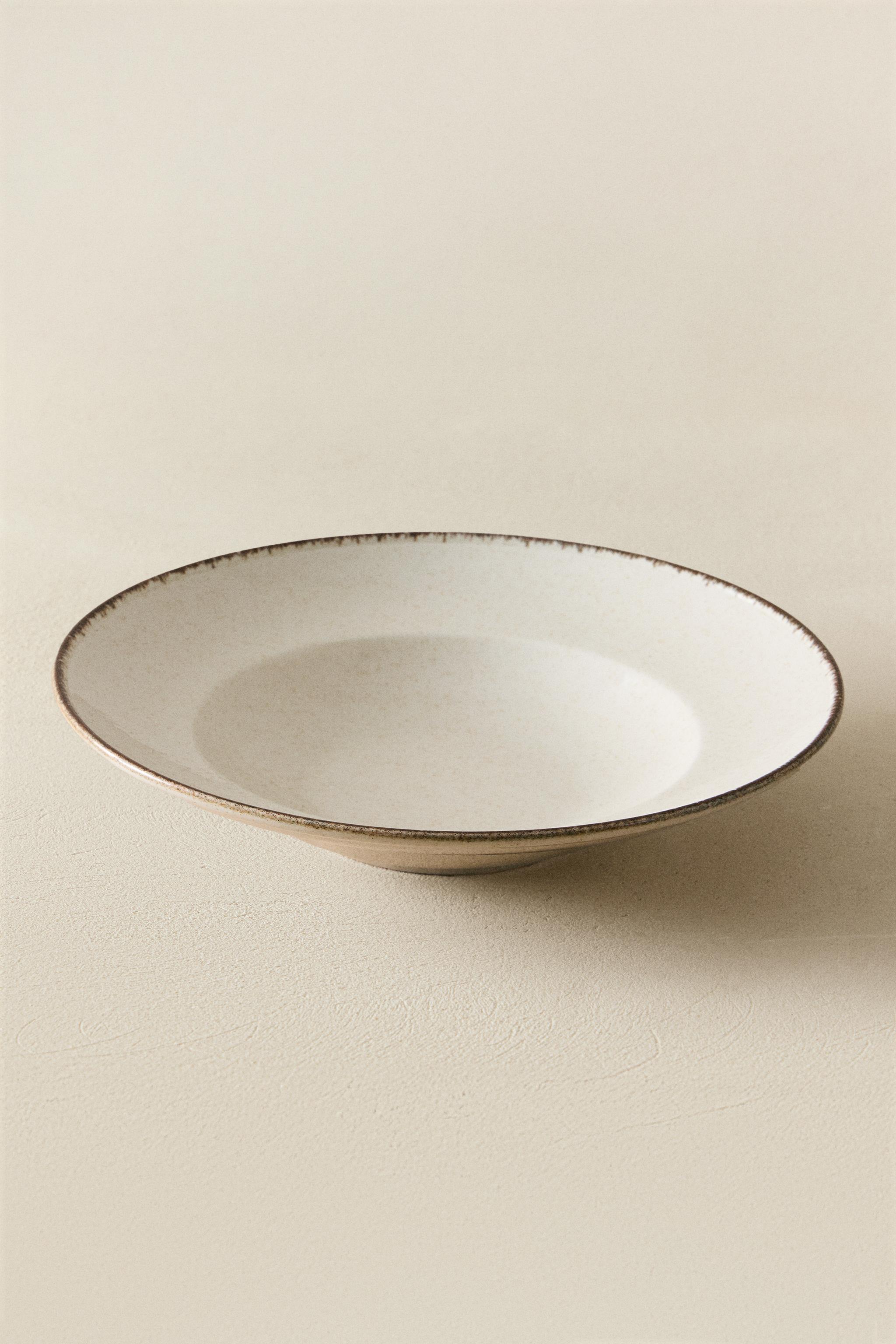 PORCELAIN PASTA PLATE WITH ANTIQUE FINISH RIM