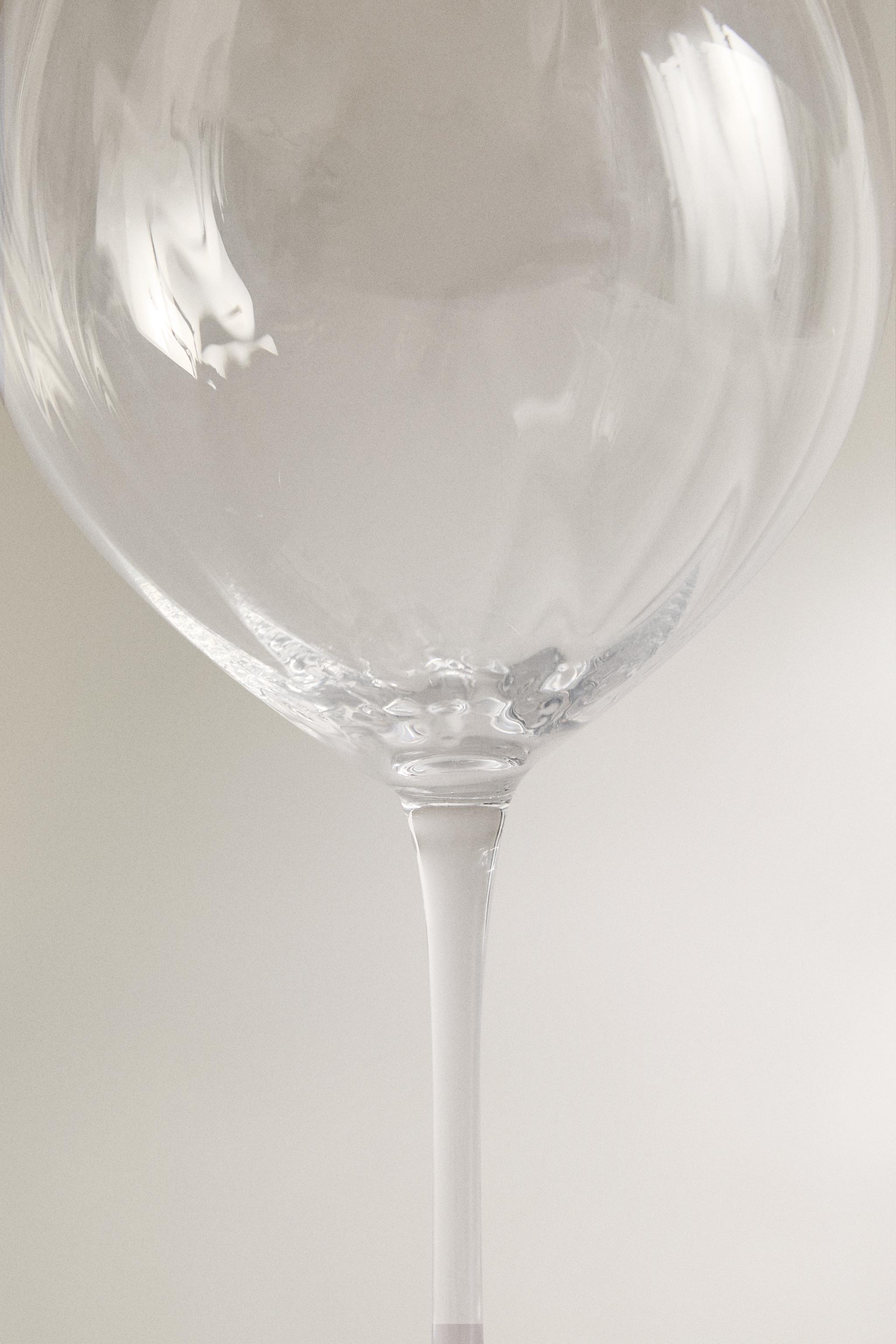 TEXTURED CRYSTALLINE WINE GLASS