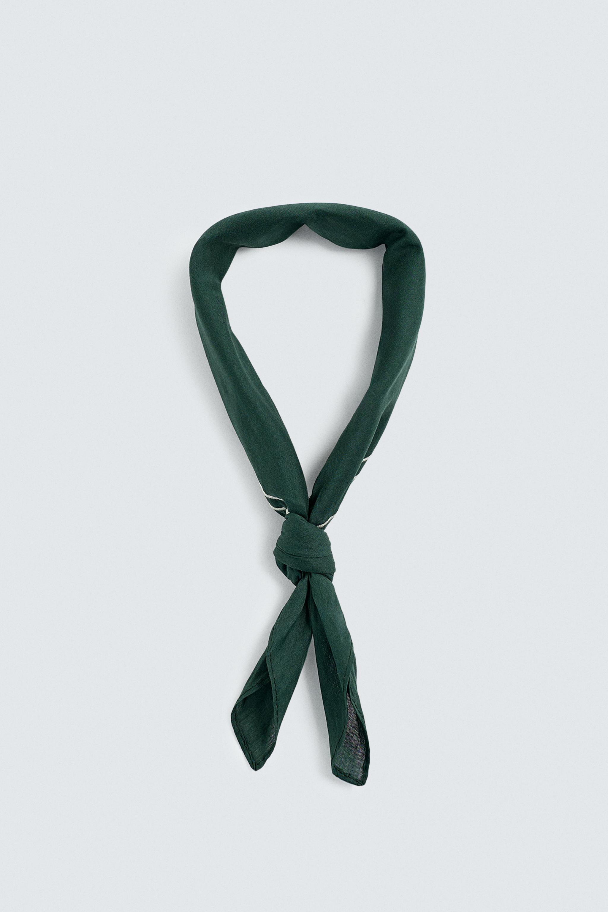 CONTRAST EMBROIDERY BANDANA