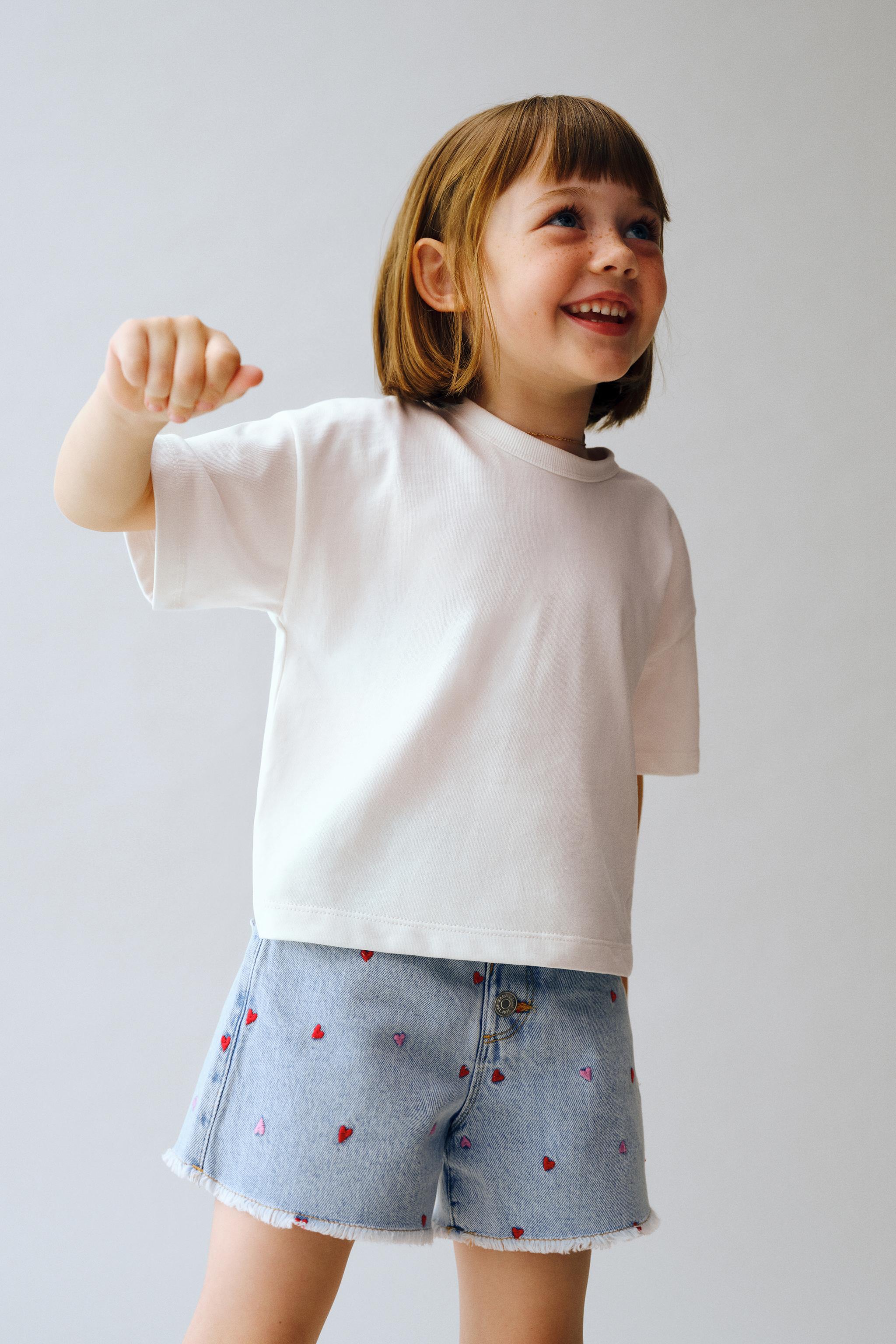 HIGH WAIST DENIM SHORTS WITH EMBROIDERED HEARTS