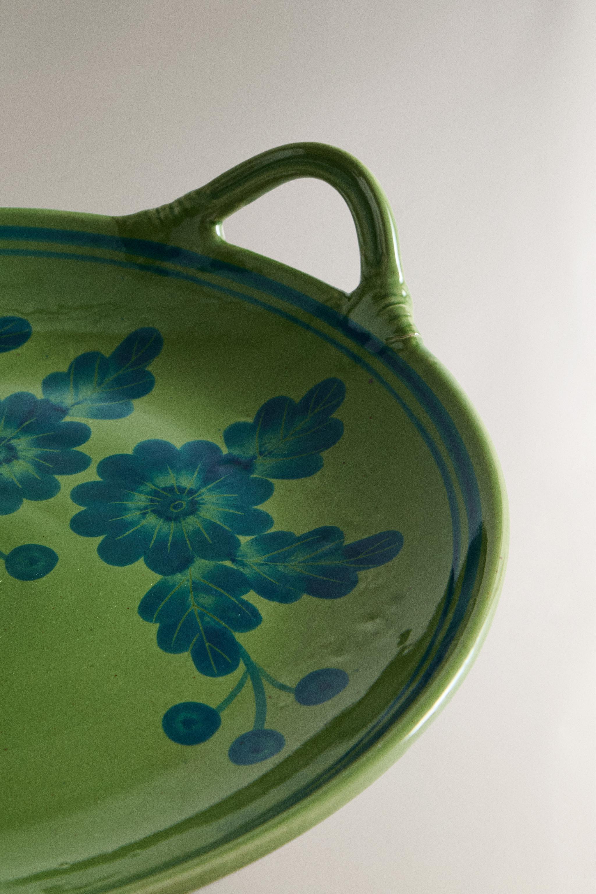 ROUND FLORAL STONEWARE SERVING DISH