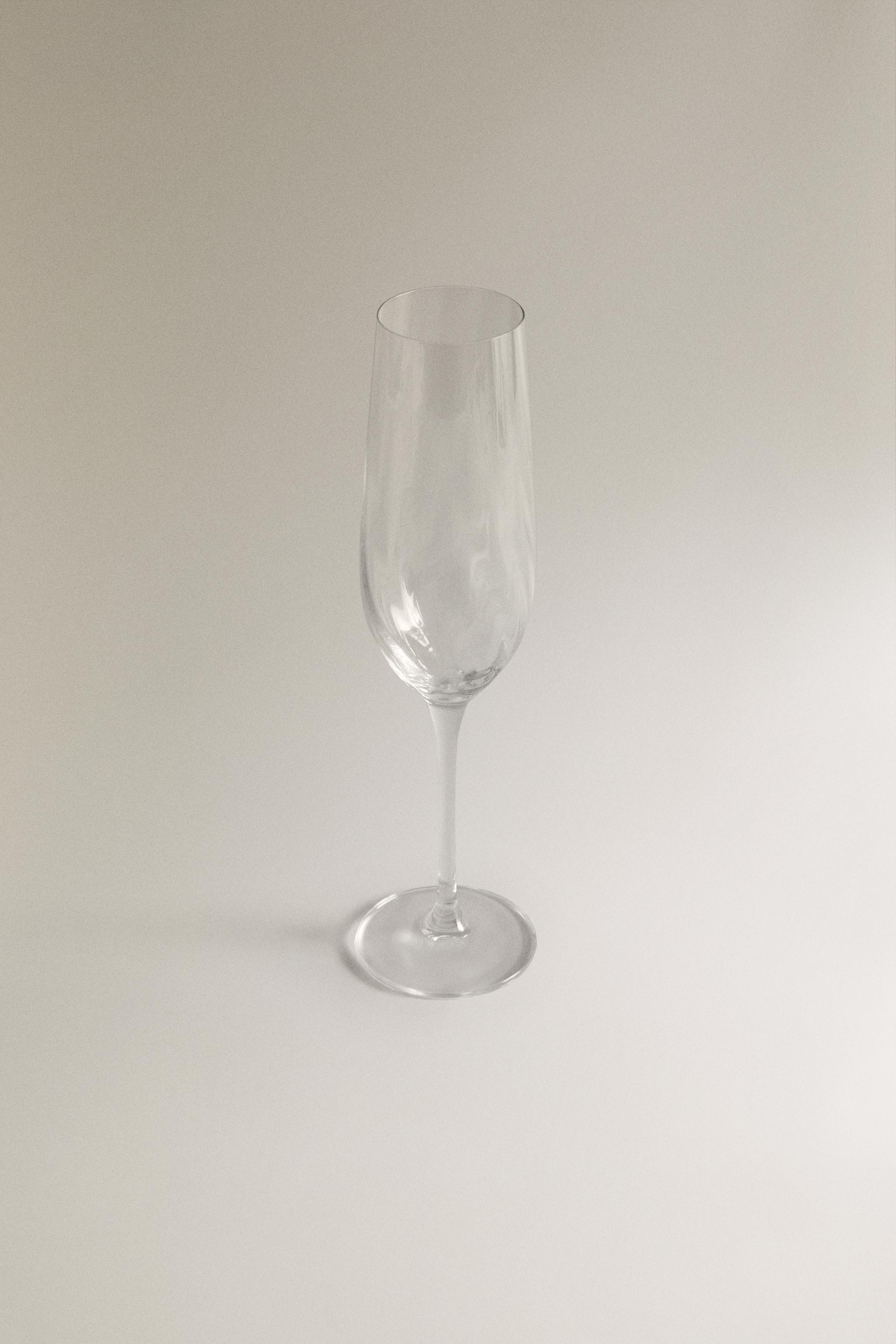 CRYSTALLINE FLUTE GLASS WITH RAISED DESIGN