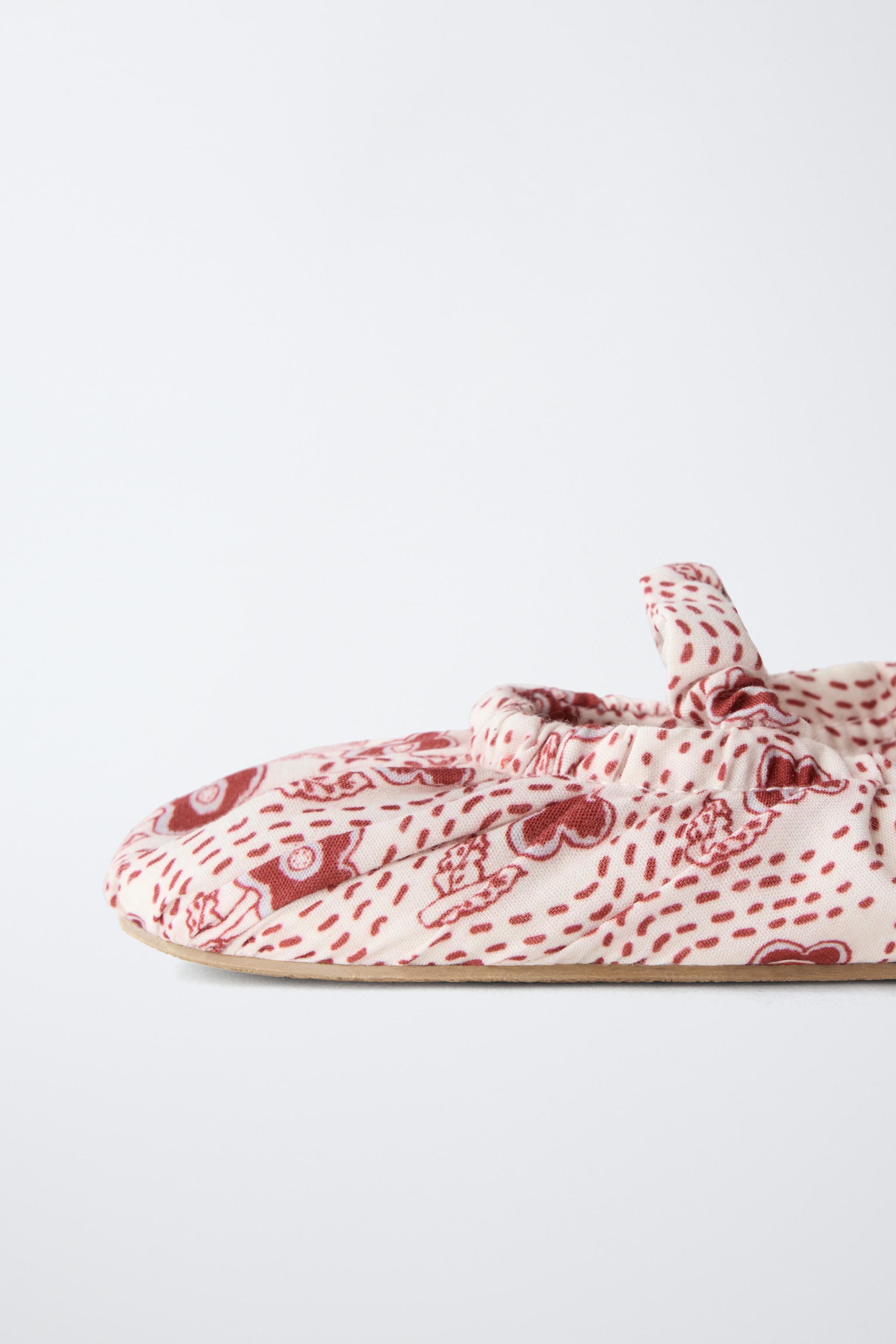 BALLET FLATS WITH DETAIL