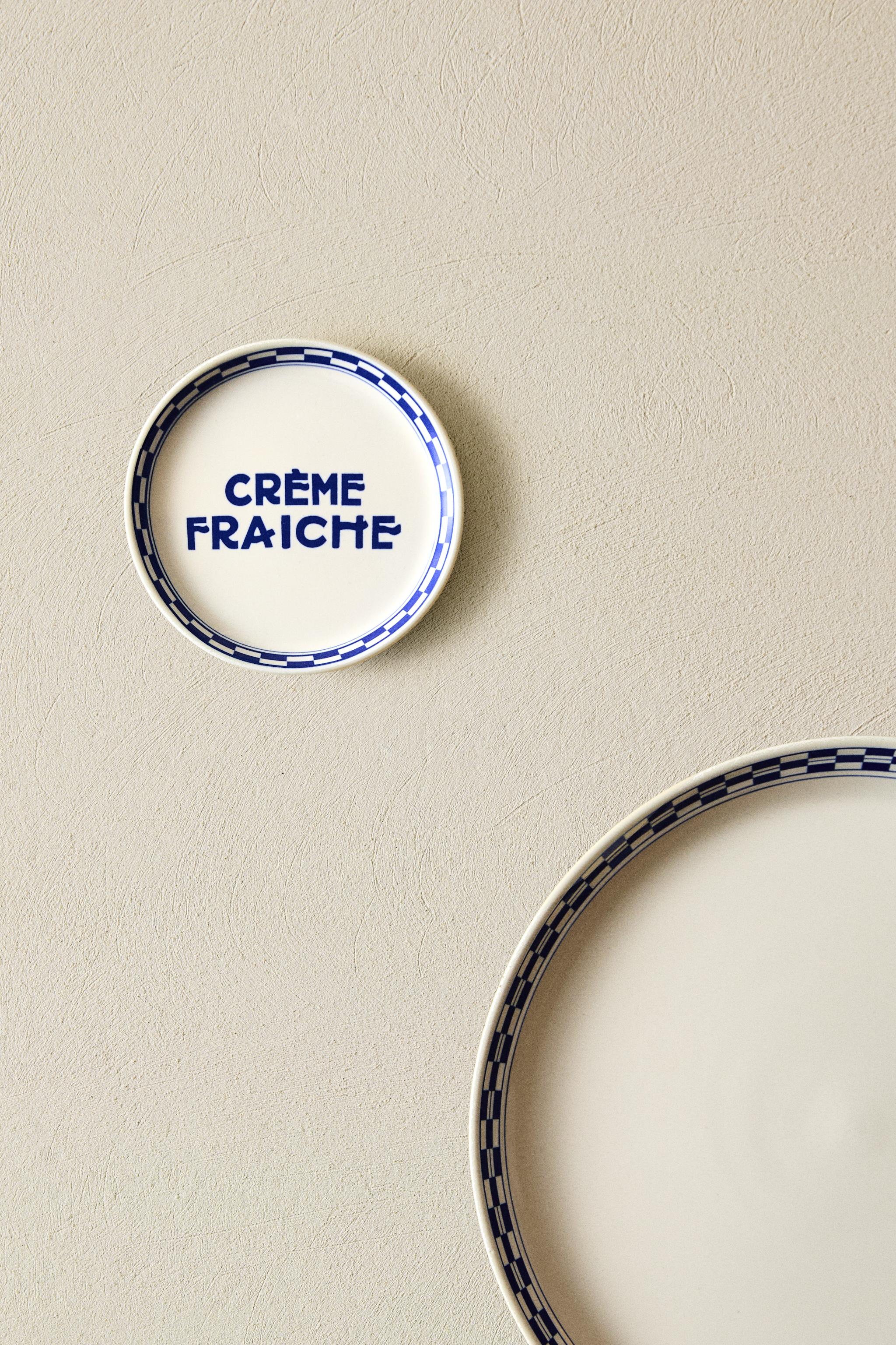 CERAMIC PLATE WITH CRÈME FRAICHE SLOGAN