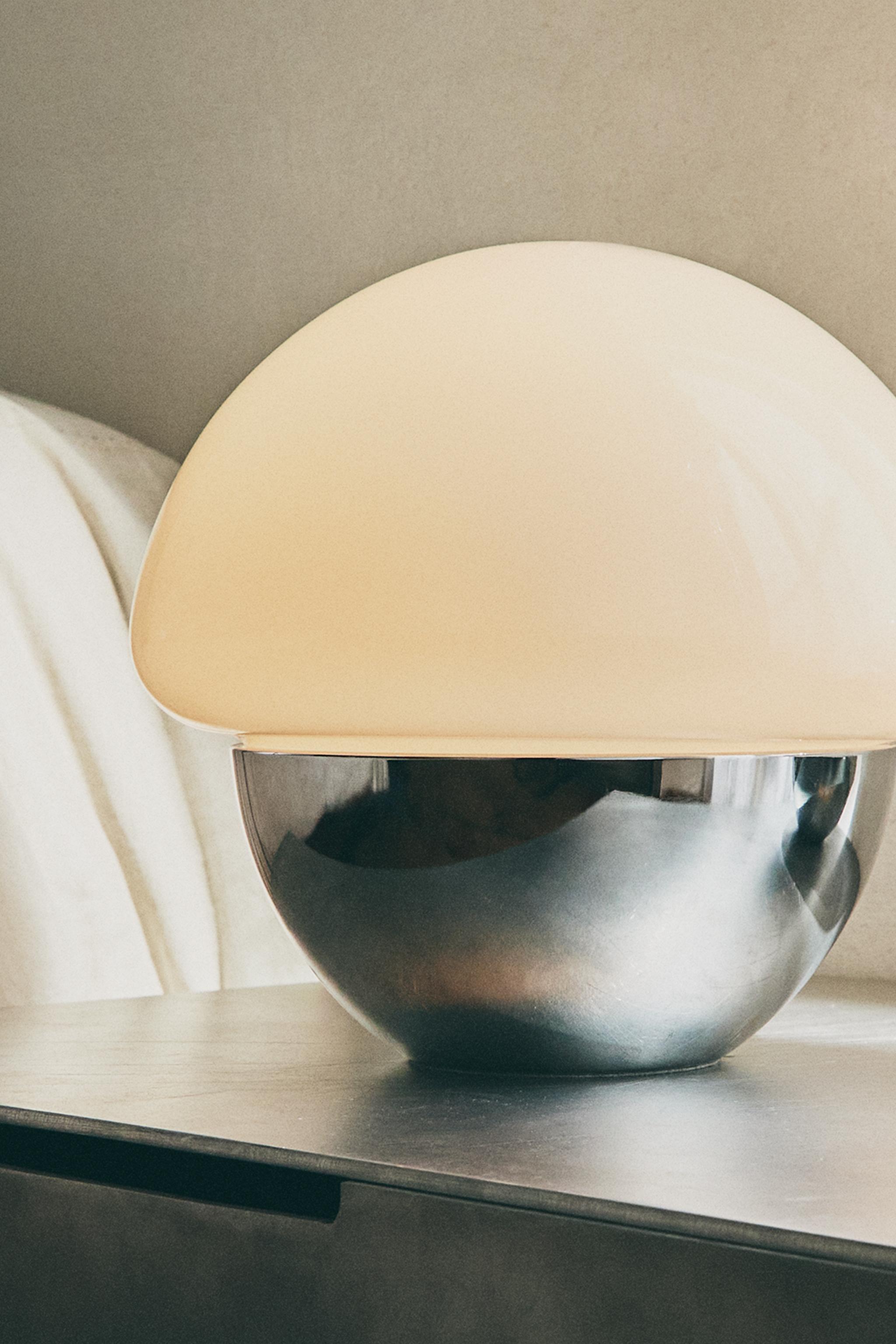 LARGE OVAL TABLE LAMP