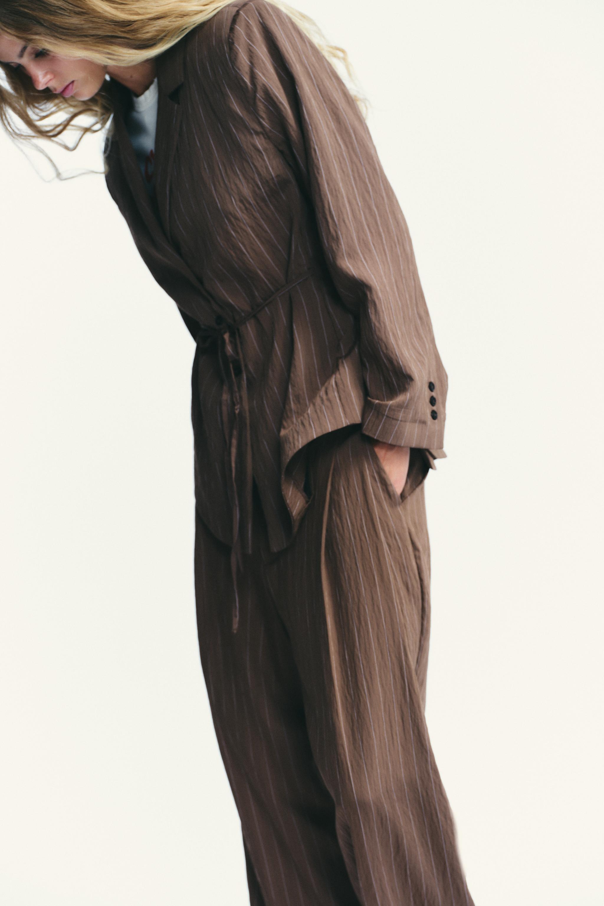 STRIPED SHOULDER PAD BLAZER WITH THIN BELT