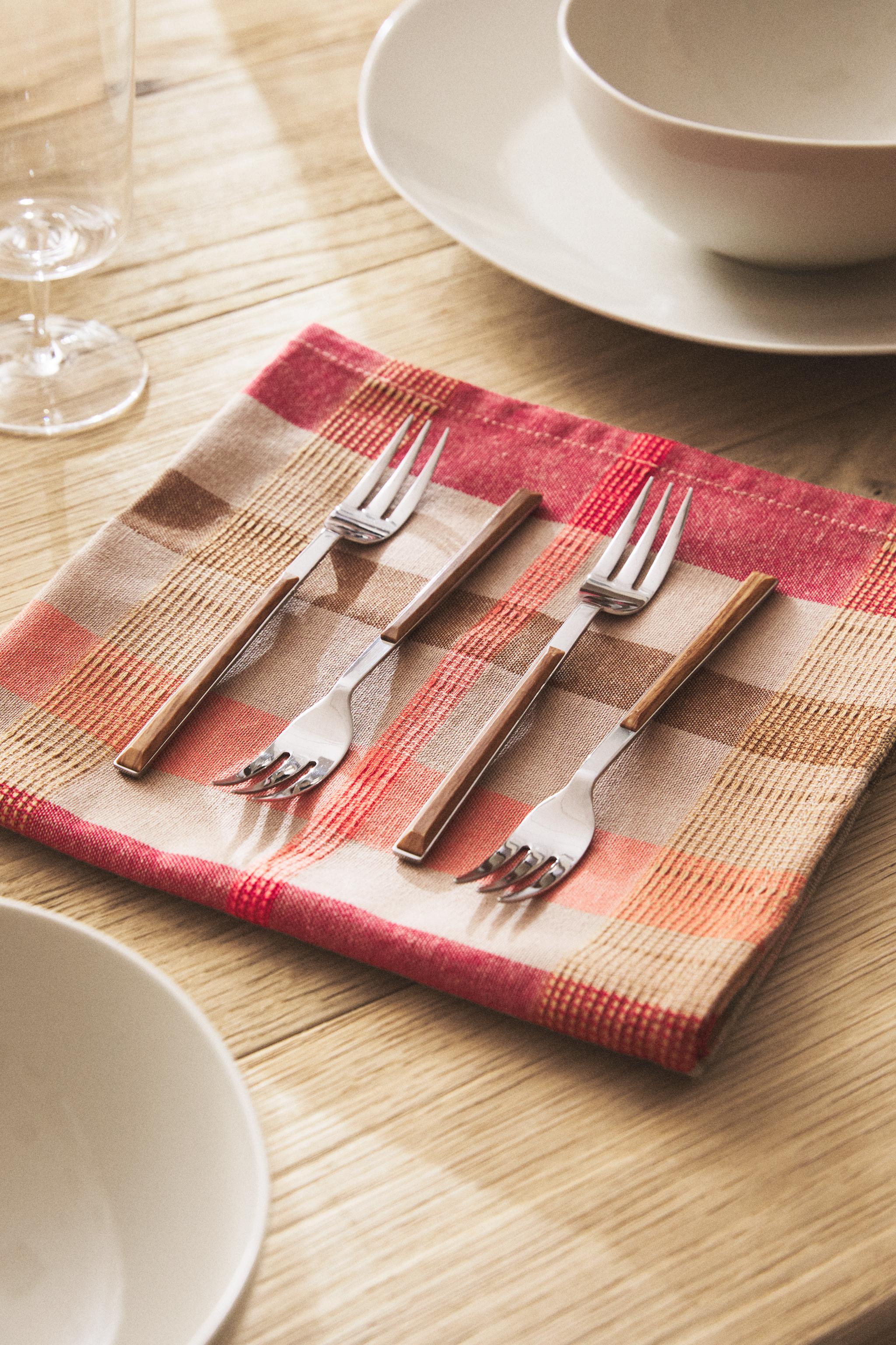 SET OF DESSERT FORKS WITH WOOD-DESIGN HANDLES (SET OF 4)