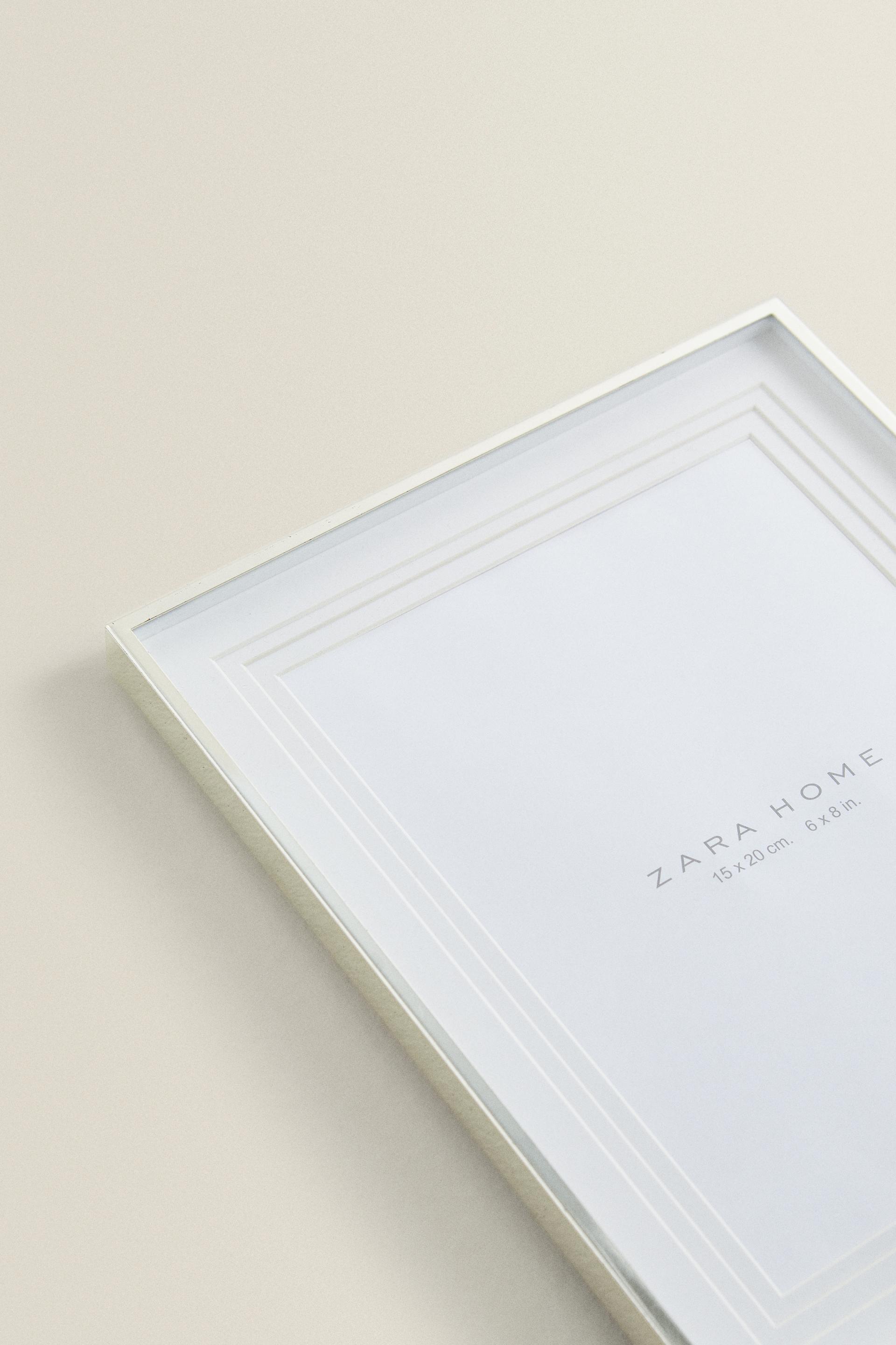 METAL PICTURE FRAME WITH A TIERED PASSE-PARTOUT