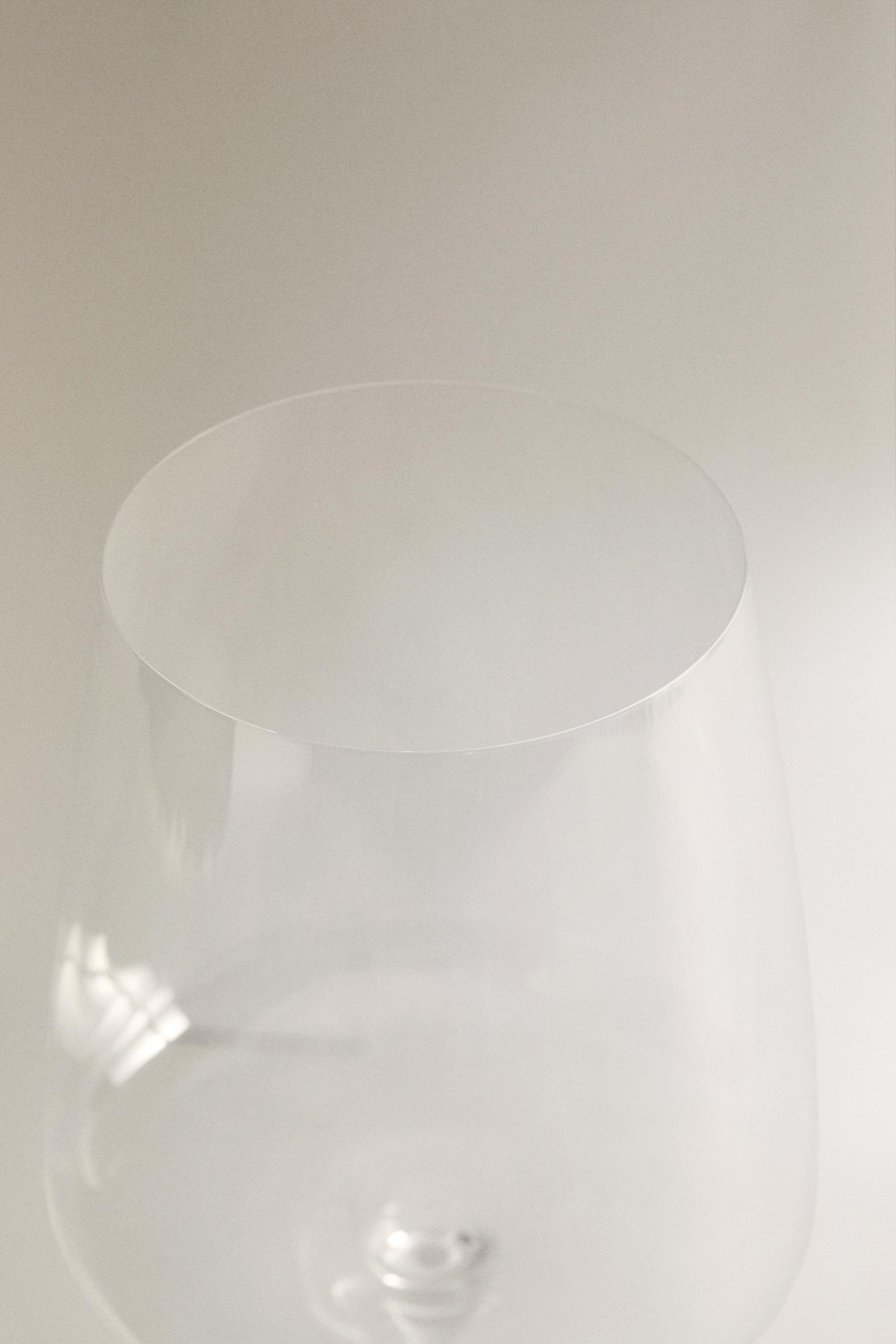 ULTRA LIGHTWEIGHT WINE GLASS