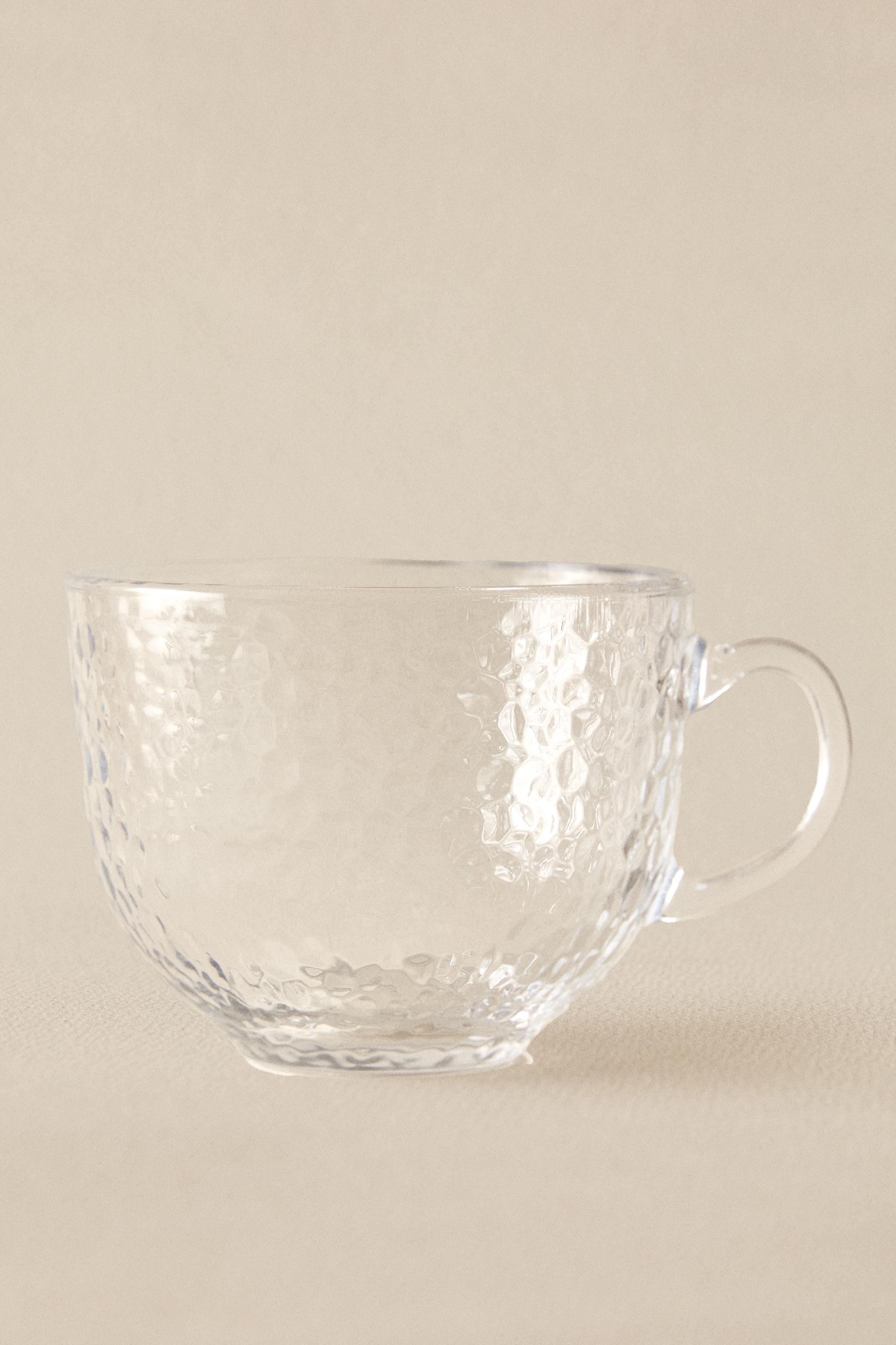 HAMMERED GLASS MUG