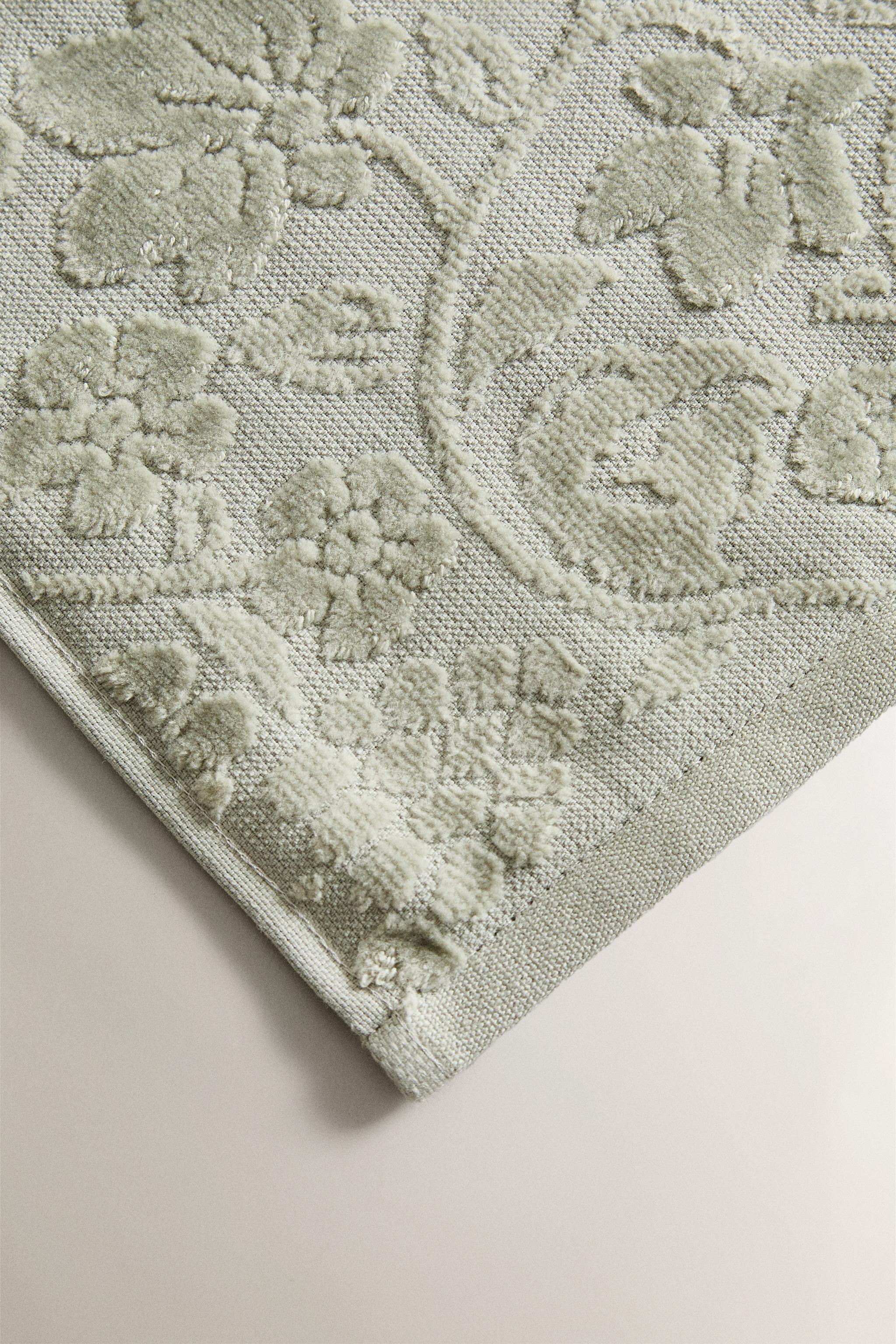 FLORAL JACQUARD BATH TOWEL