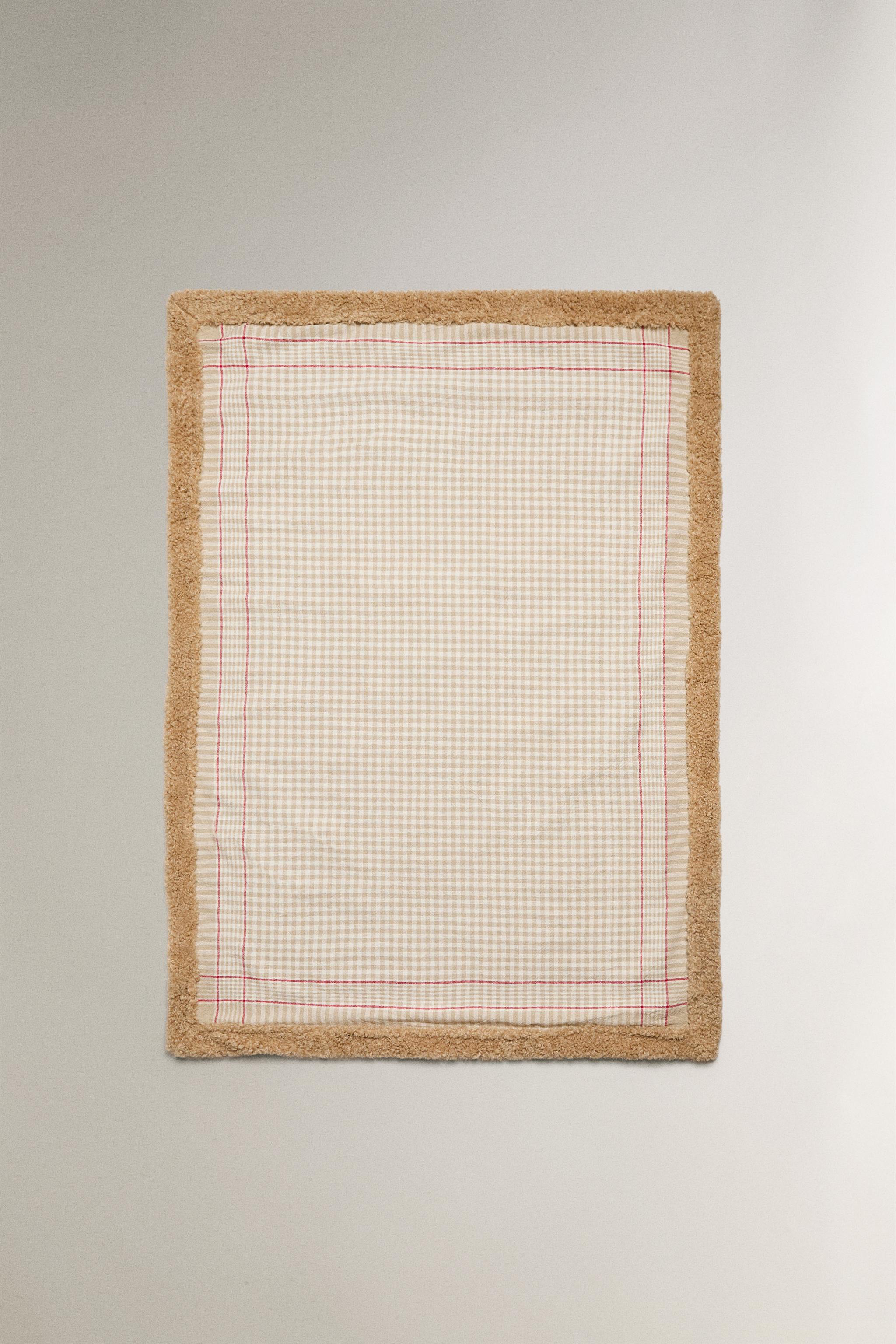 REVERSIBLE CHECKED PET BLANKET